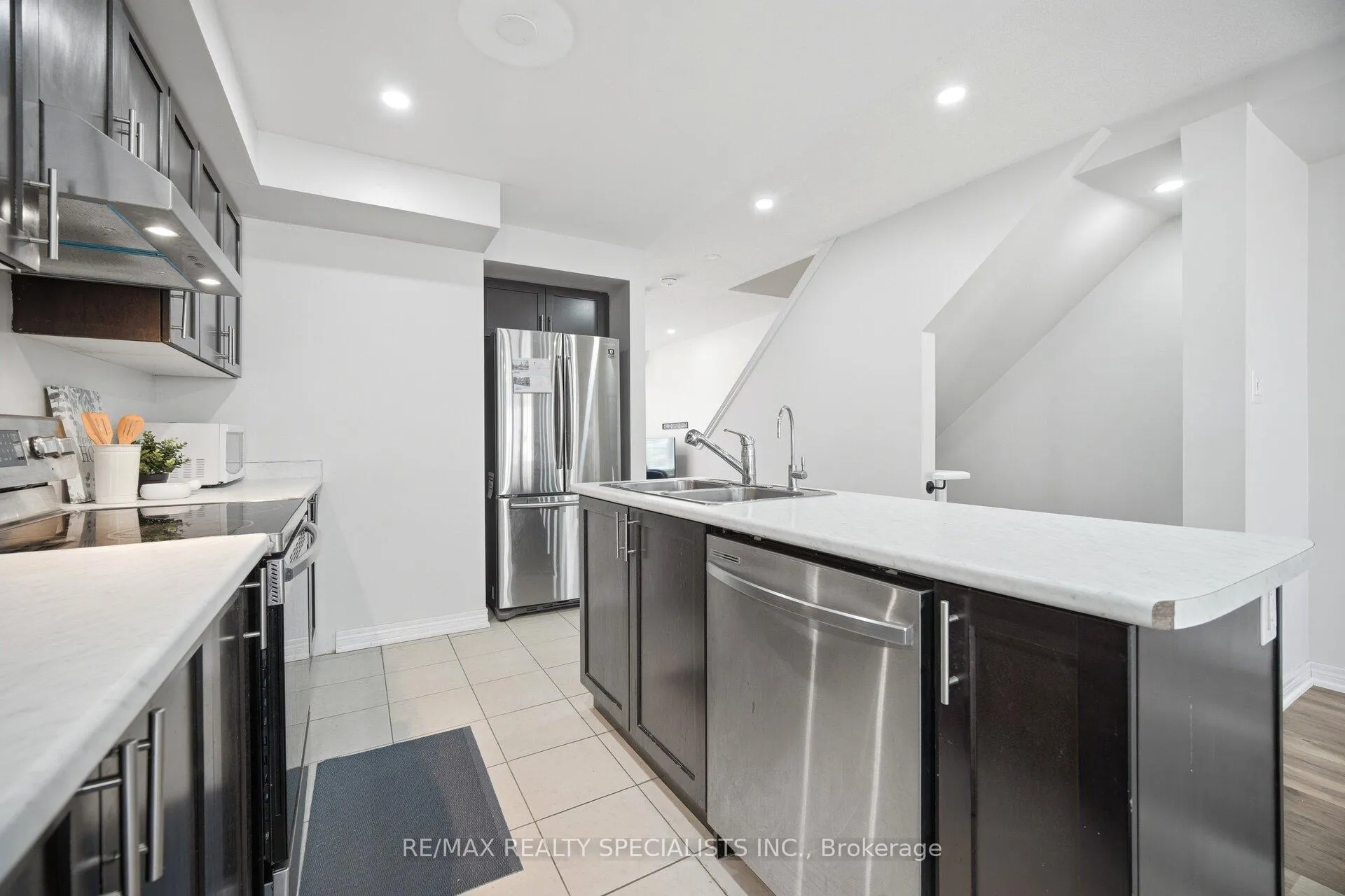 Photo 16 of 390 Linden Drive, Cambridge, Preston Heights — HOMEH