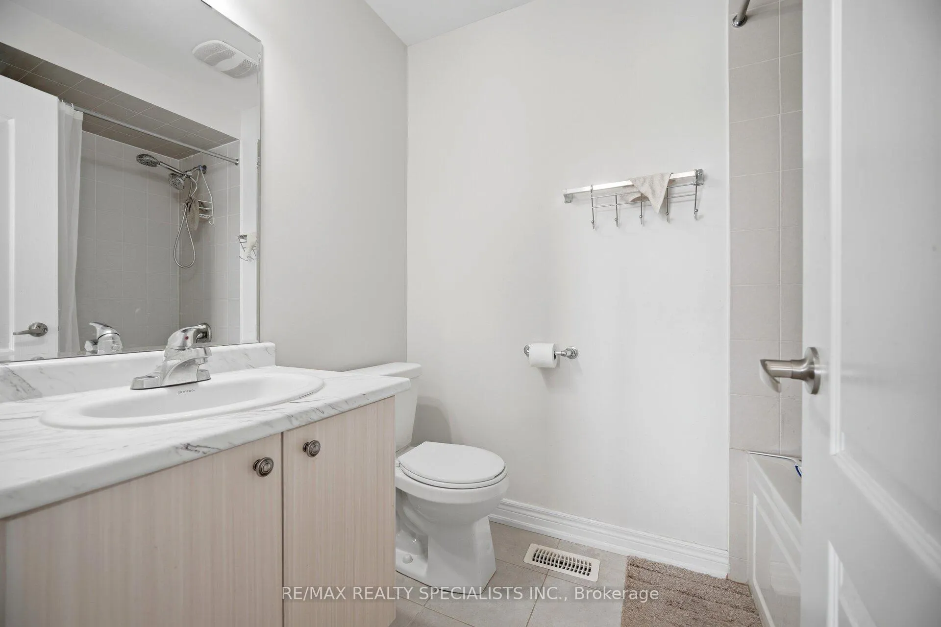 Photo 32 of 390 Linden Drive, Cambridge, Preston Heights — HOMEH