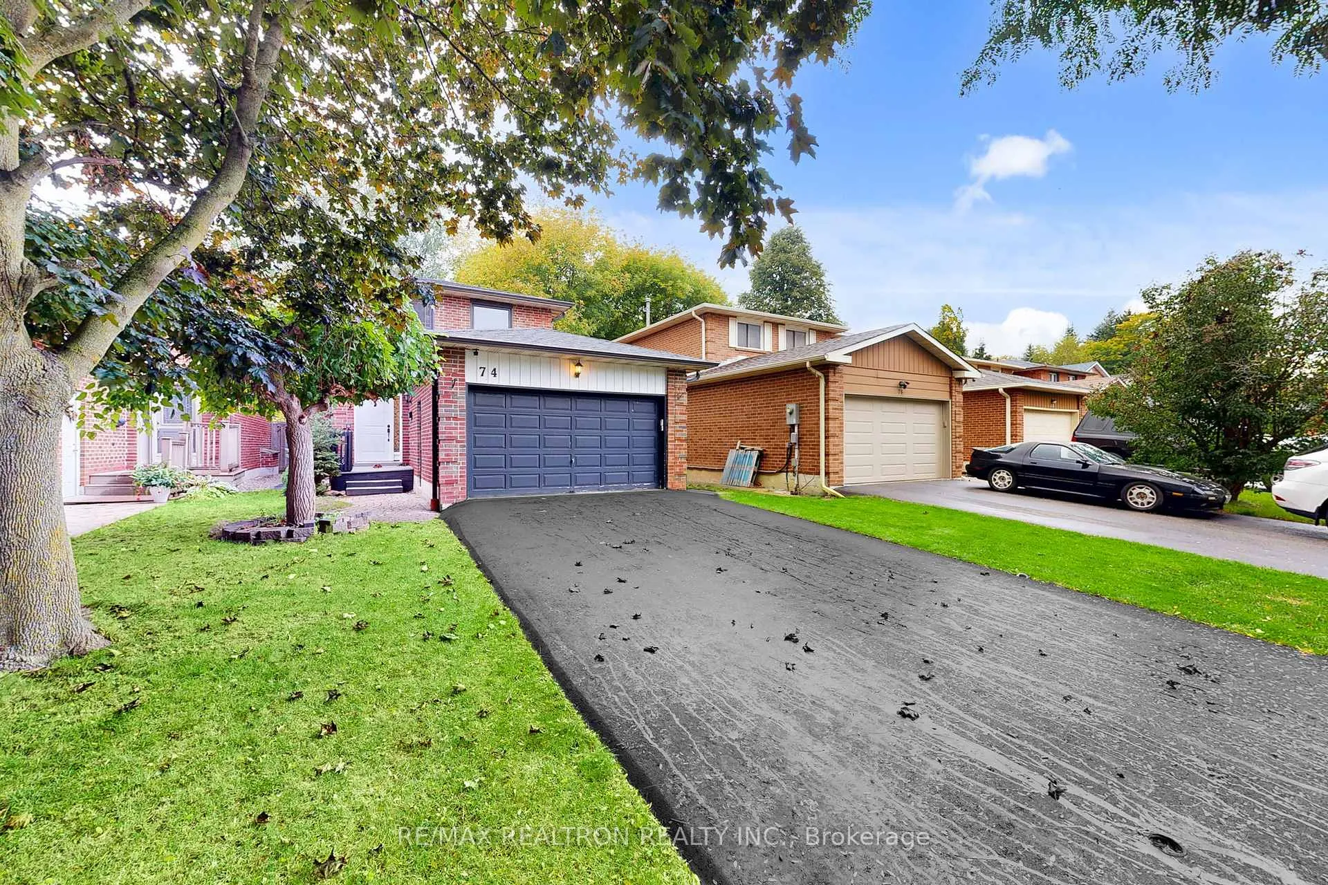 Photo 3 of 74 Trothen Circle, Markham, Markham Village — HOMEH