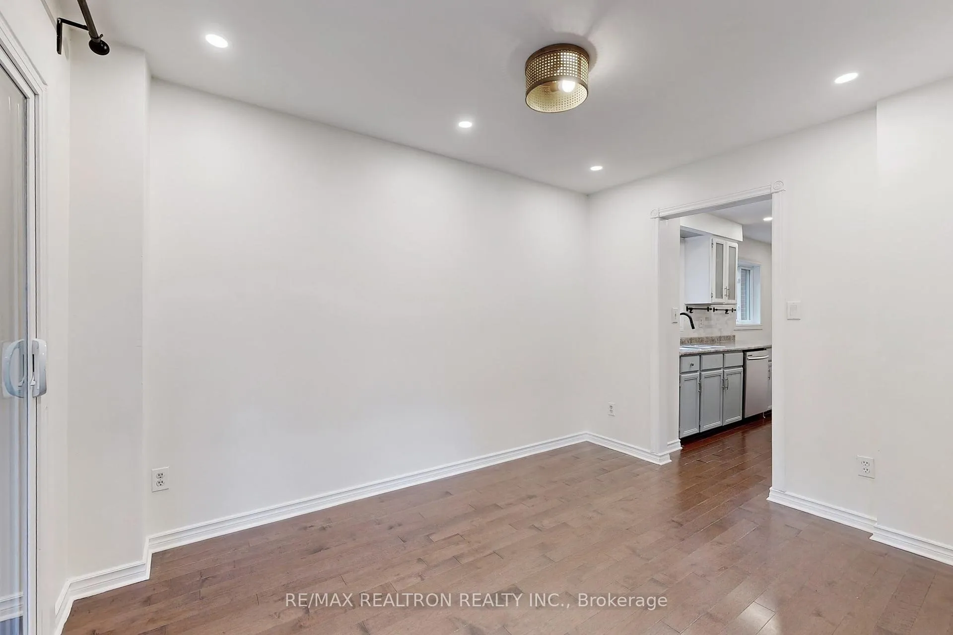 Photo 11 of 74 Trothen Circle, Markham, Markham Village — HOMEH