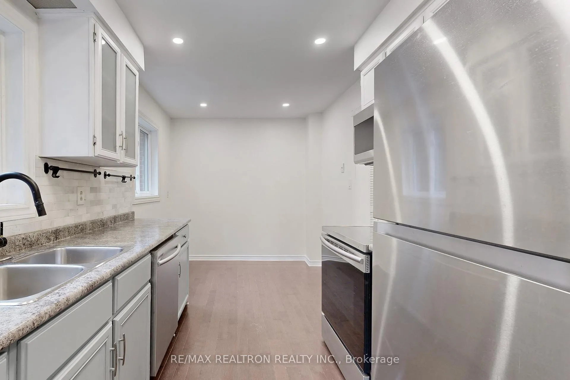 Photo 13 of 74 Trothen Circle, Markham, Markham Village — HOMEH
