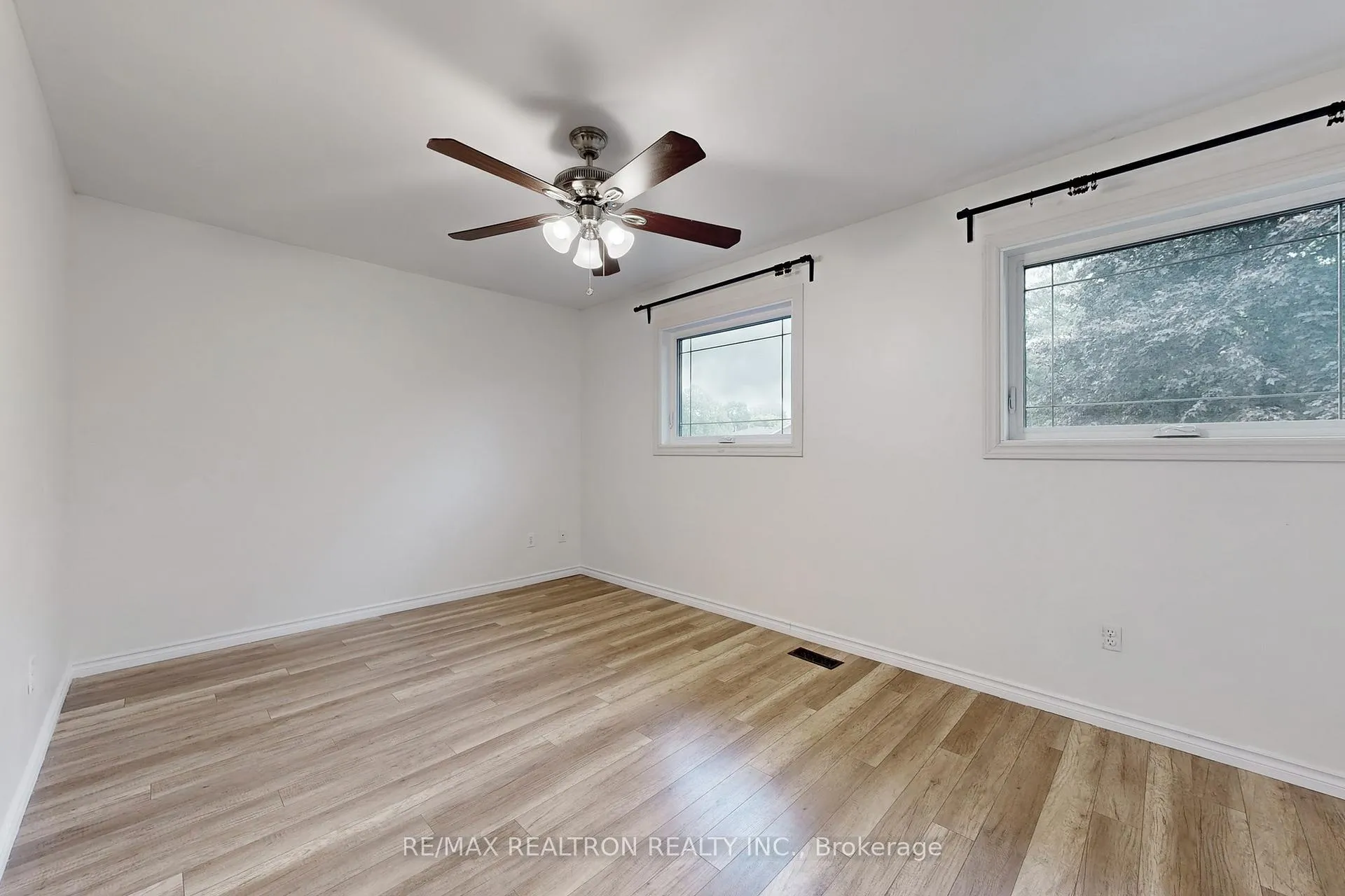 Photo 20 of 74 Trothen Circle, Markham, Markham Village — HOMEH
