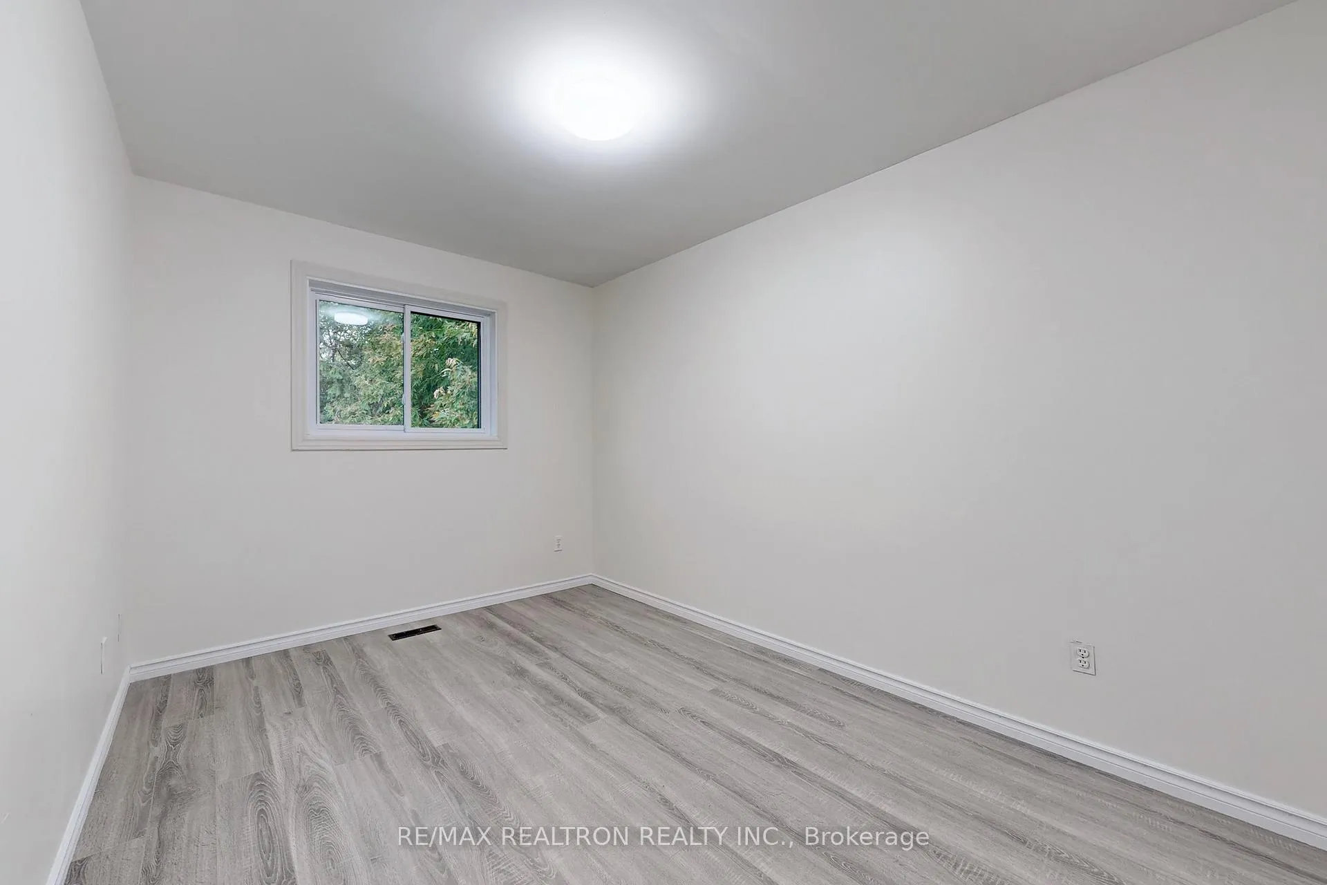 Photo 26 of 74 Trothen Circle, Markham, Markham Village — HOMEH