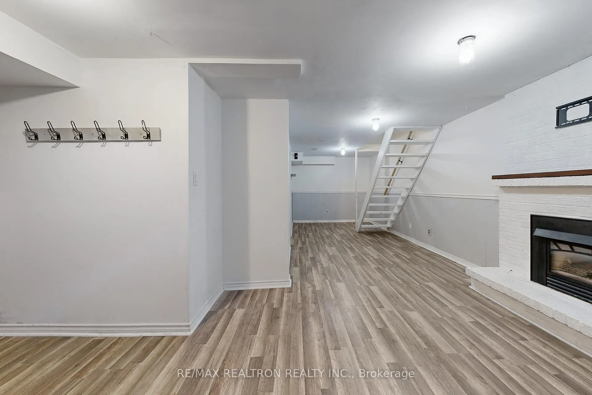 Photo 38 of 74 Trothen Circle, Markham, Markham Village — HOMEH