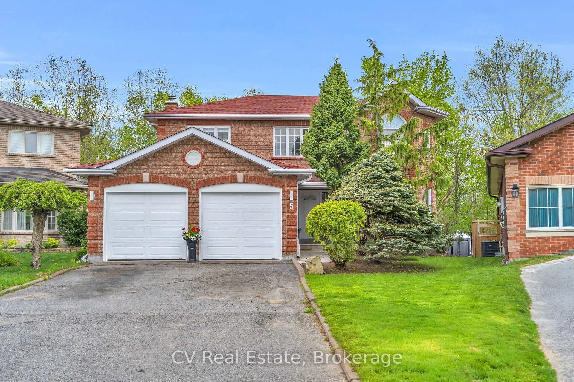 Photo 2 of 5 McCutcheon Court, Barrie, Northwest — HOMEH