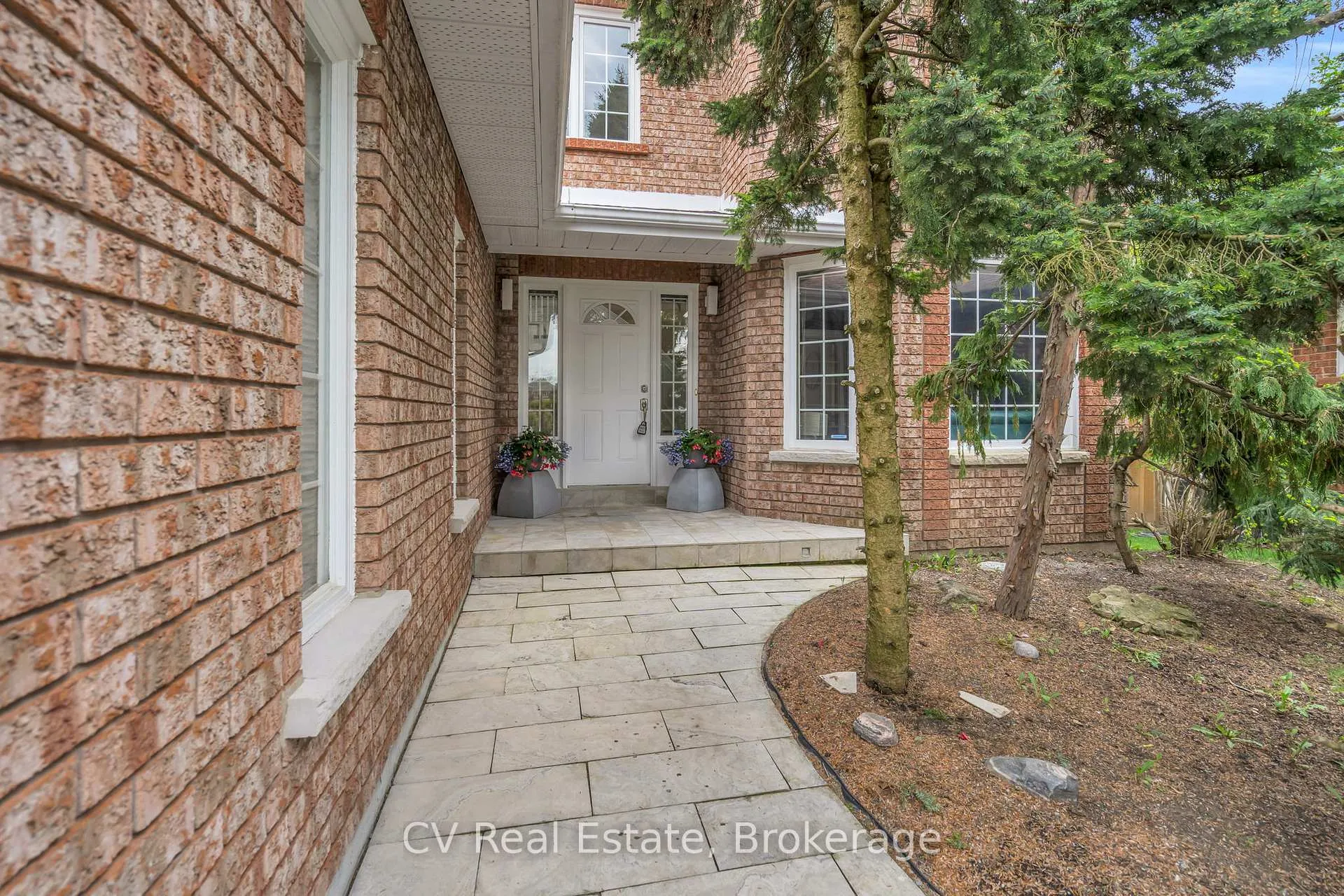 Photo 8 of 5 McCutcheon Court, Barrie, Northwest — HOMEH
