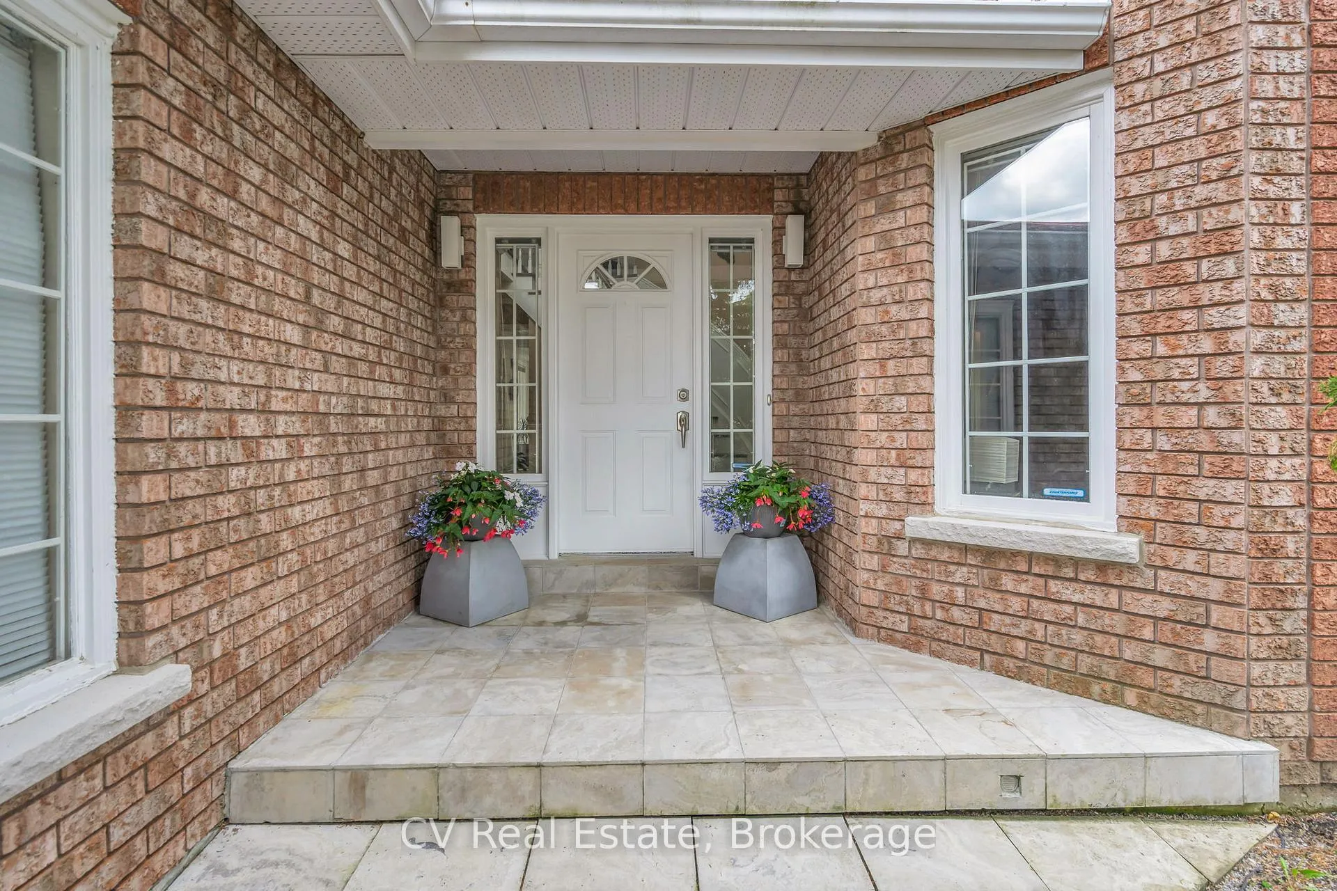 Photo 9 of 5 McCutcheon Court, Barrie, Northwest — HOMEH