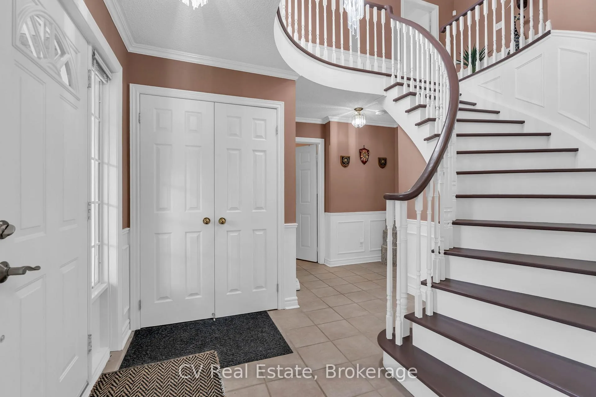 Photo 11 of 5 McCutcheon Court, Barrie, Northwest — HOMEH