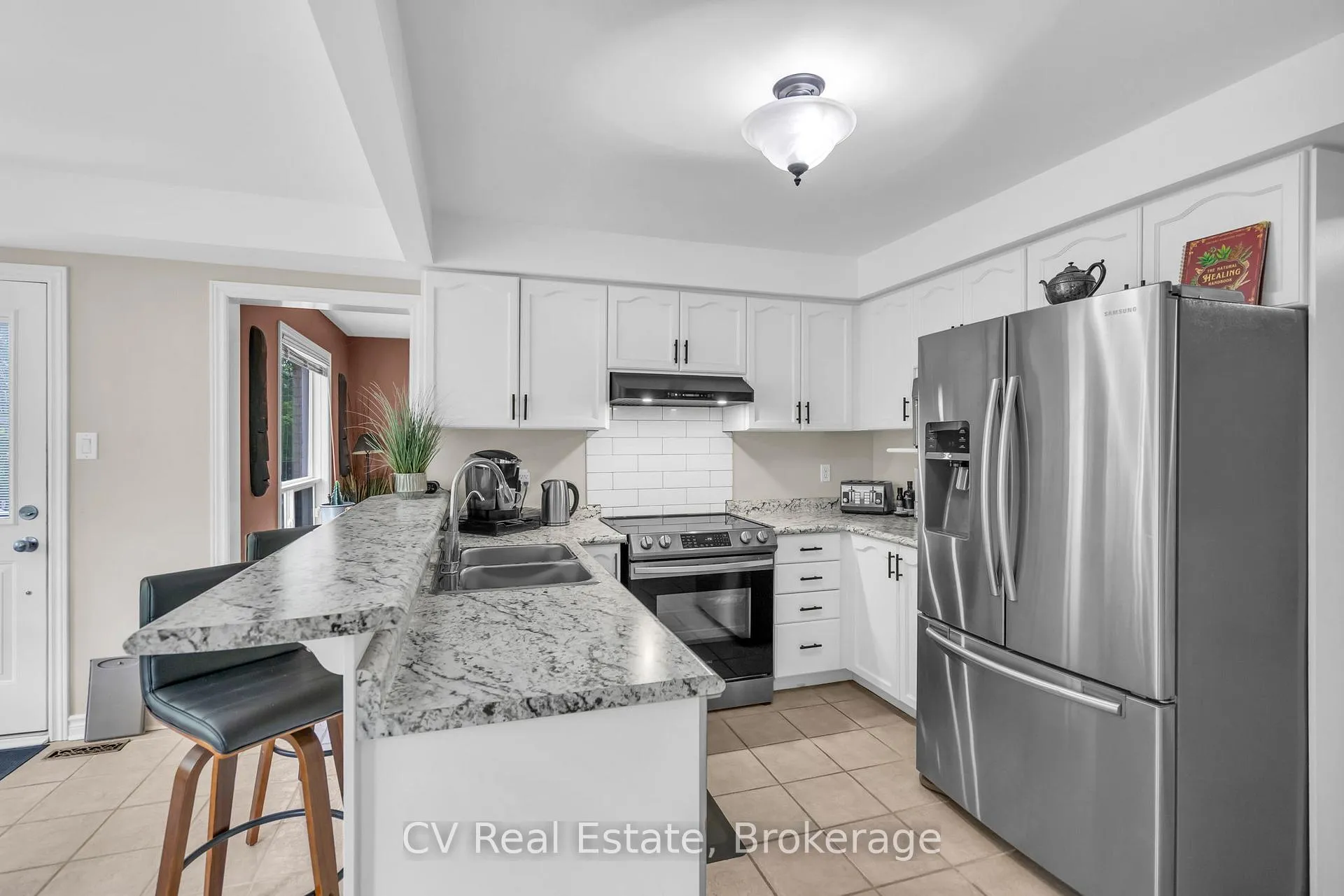Photo 14 of 5 McCutcheon Court, Barrie, Northwest — HOMEH
