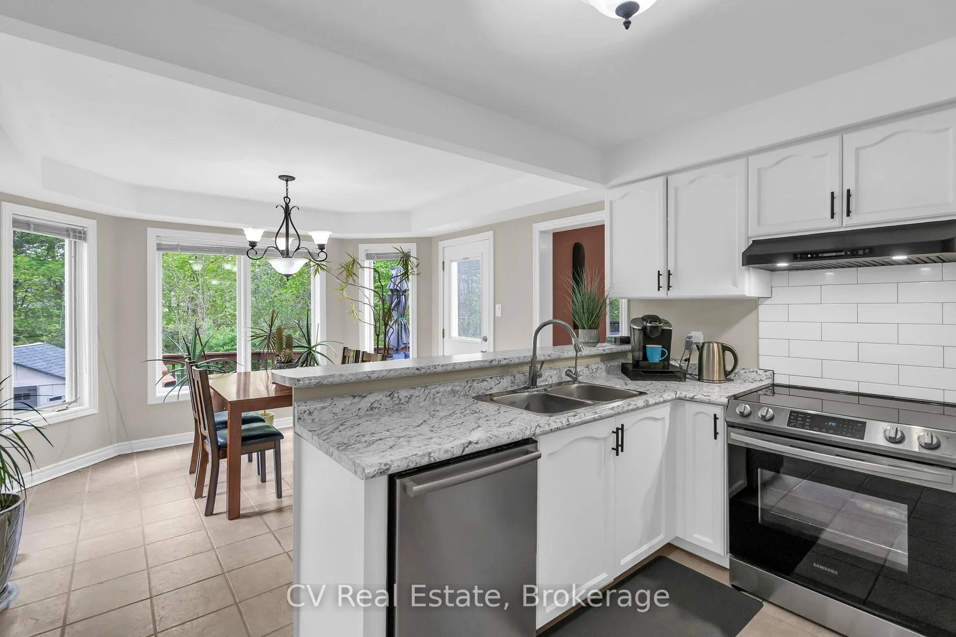 Photo 16 of 5 McCutcheon Court, Barrie, Northwest — HOMEH