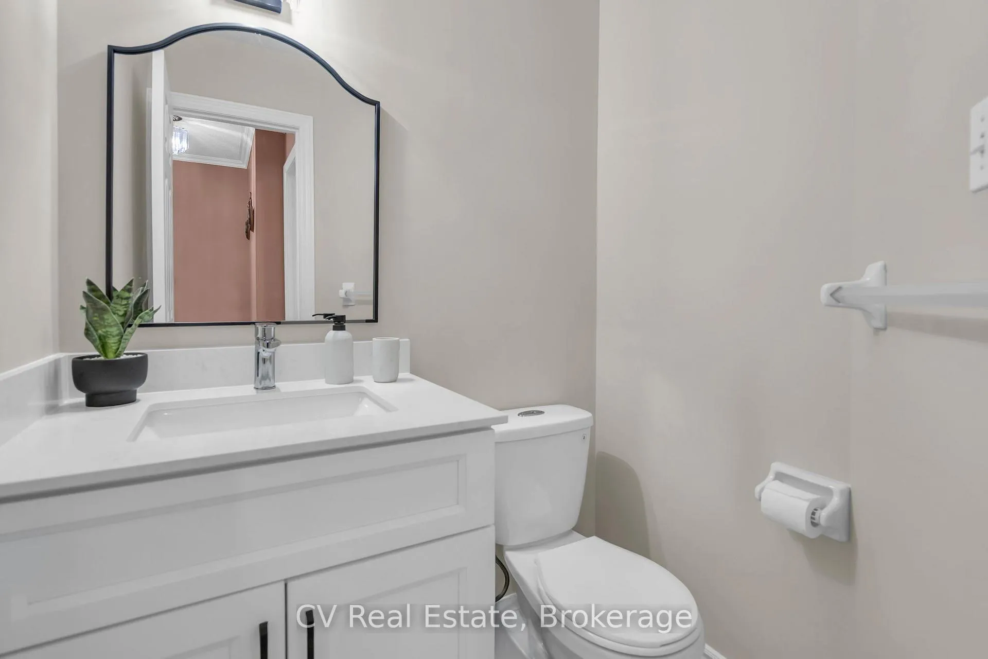 Photo 21 of 5 McCutcheon Court, Barrie, Northwest — HOMEH