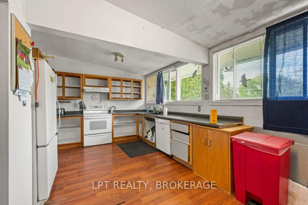 Photo 10 of 3 Holland Crescent, Kingston, Central City West — HOMEH