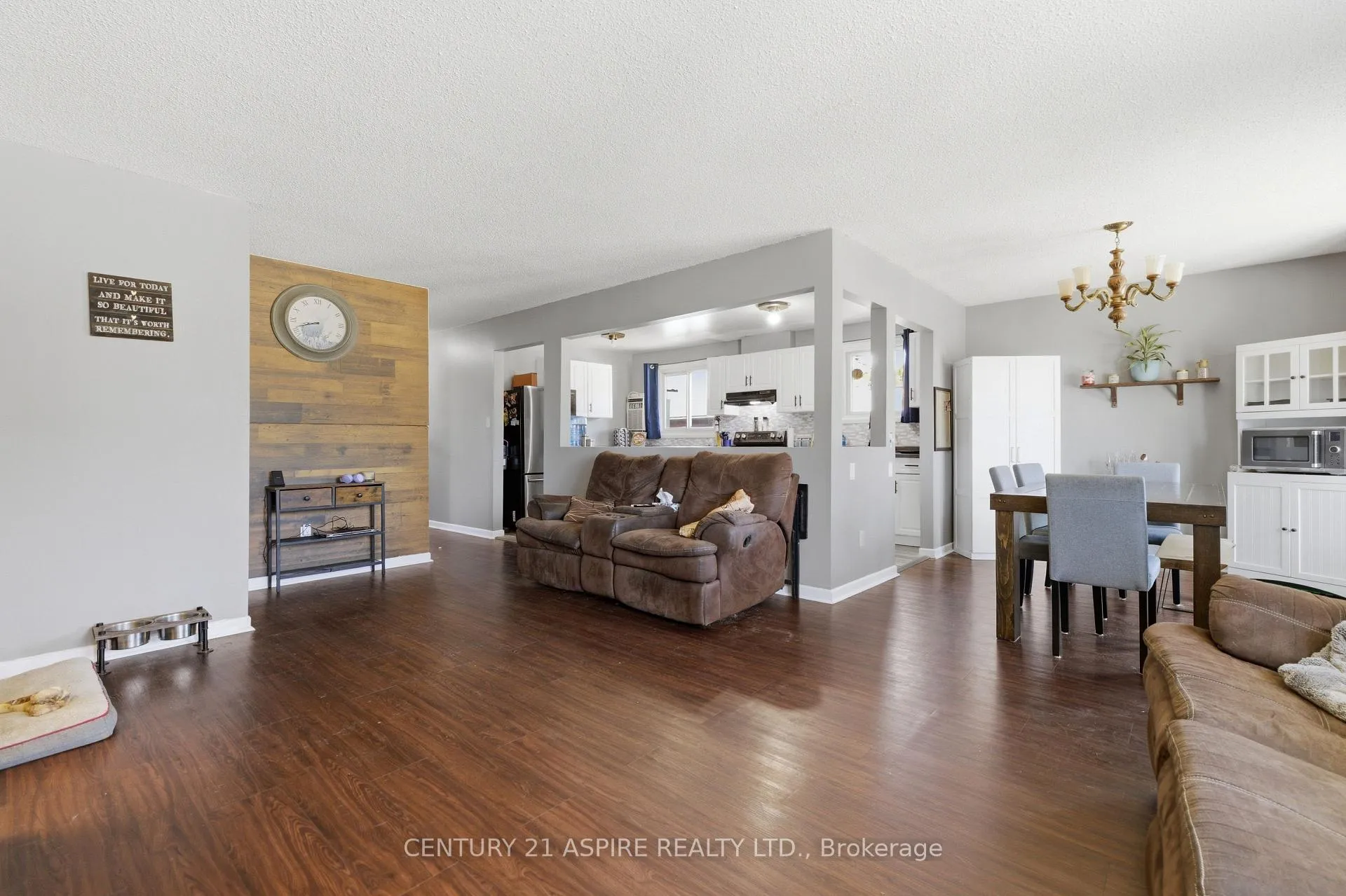 Photo 9 of 93 Frontenac Crescent, Deep River — HOMEH