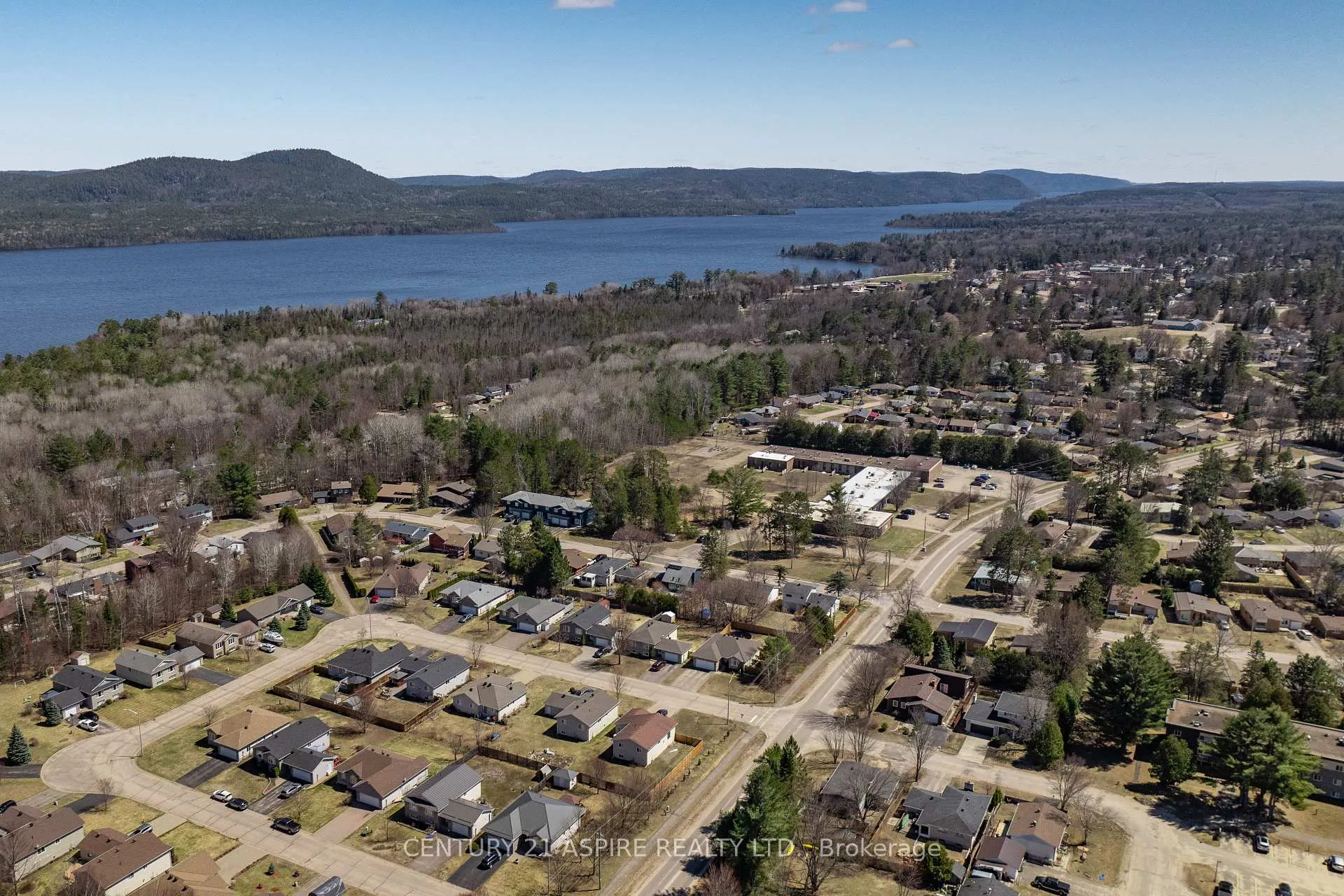 Photo 43 of 93 Frontenac Crescent, Deep River — HOMEH