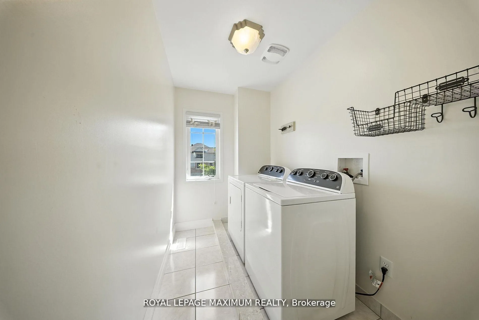 Photo 20 of 80 Cauthers Crescent, New Tecumseth, Alliston — HOMEH
