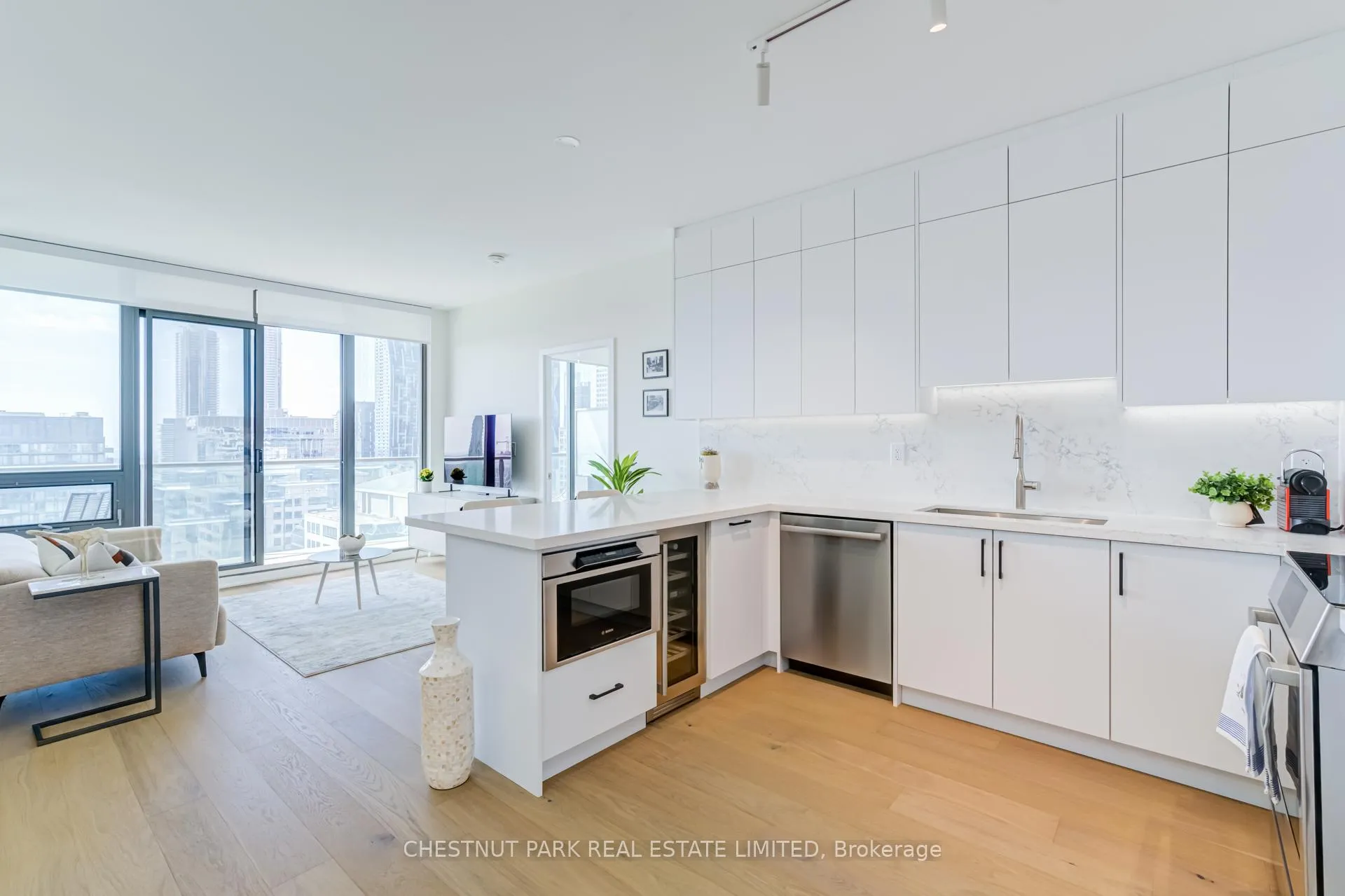 Photo 4 of Unit 2509, 33 Lombard Street, Toronto, Church-Yonge Corridor — HOMEH