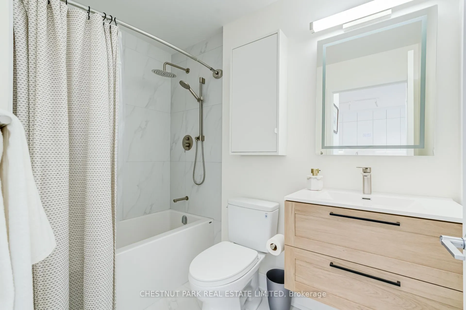 Photo 11 of Unit 2509, 33 Lombard Street, Toronto, Church-Yonge Corridor — HOMEH