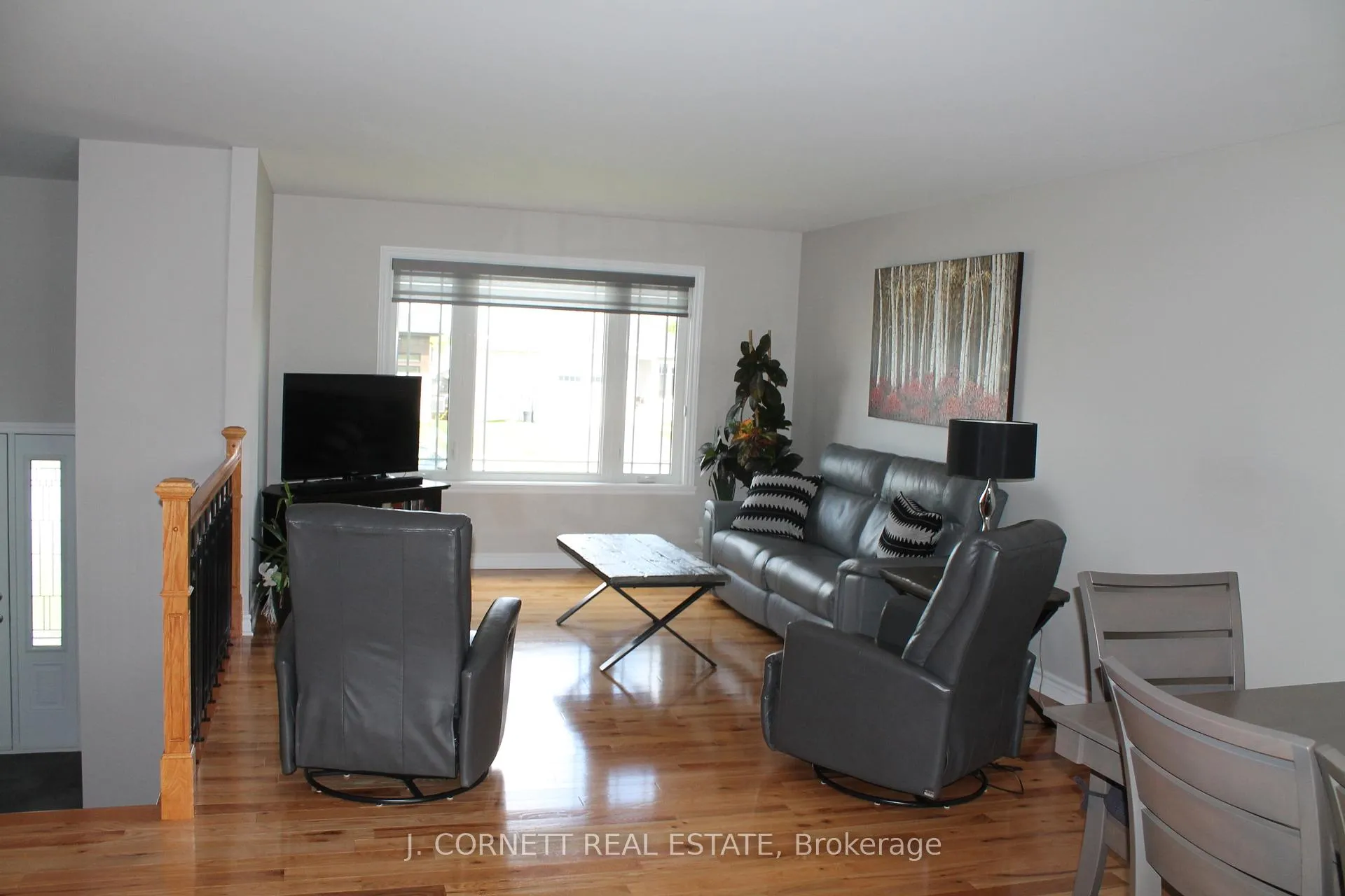 Photo 10 of 2140 Burke Avenue E, Cornwall — HOMEH