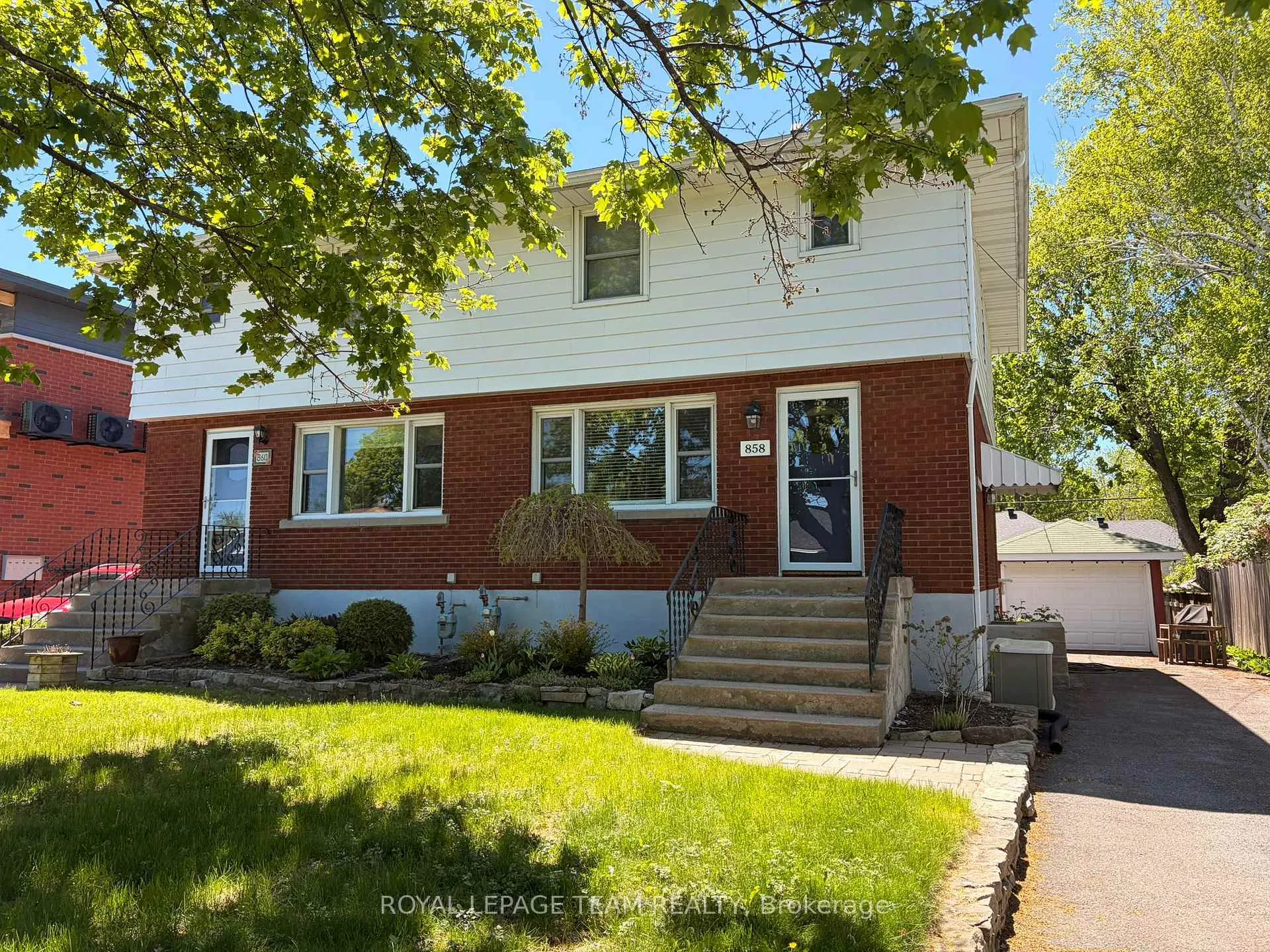 Photo 2 of 858 Riddell Avenue N, Ottawa, McKellar Heights/Glabar Park — HOMEH