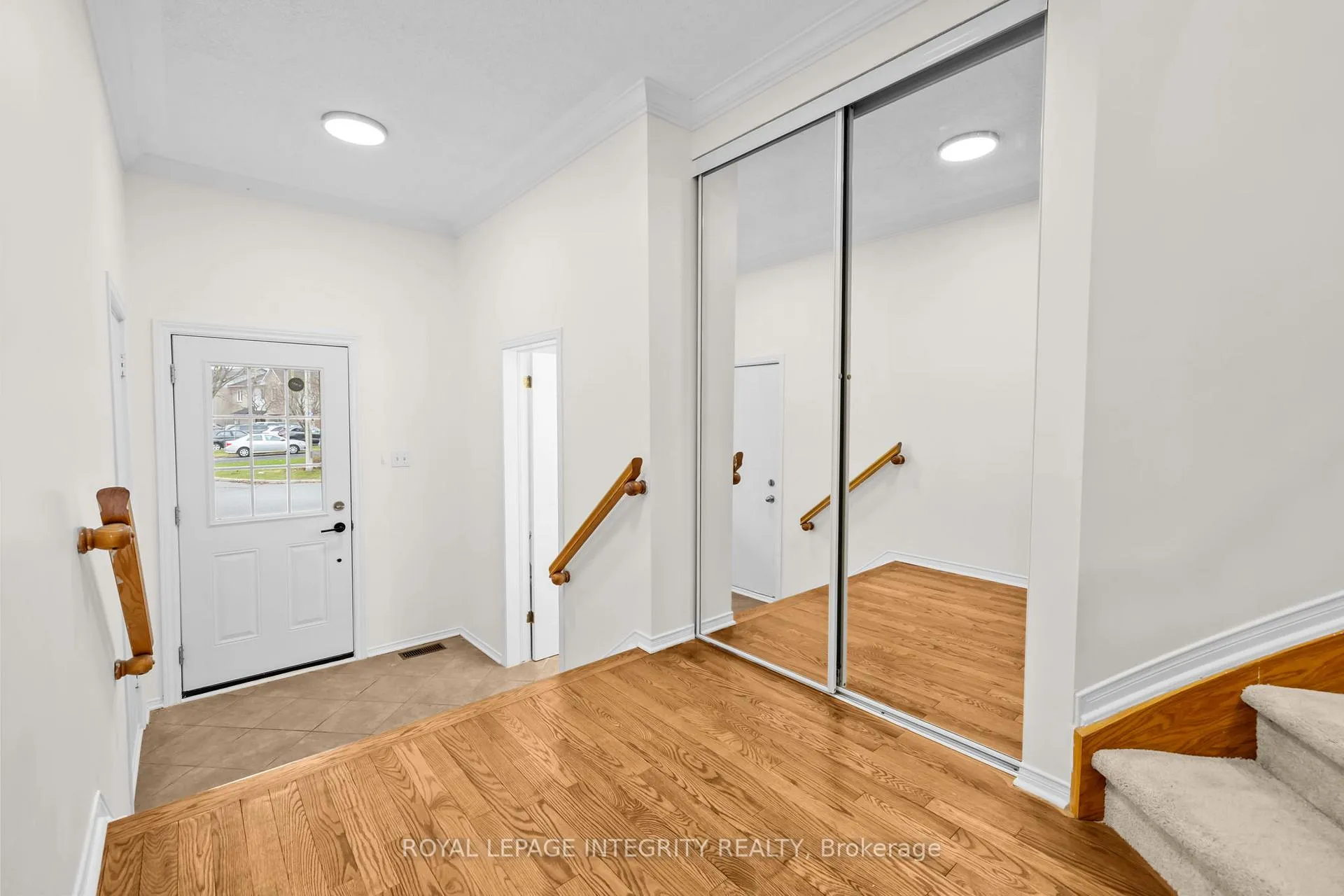 Photo 3 of 9 Flowertree Crescent, Ottawa, Kanata - Emerald Meadows/Trailwest — HOMEH