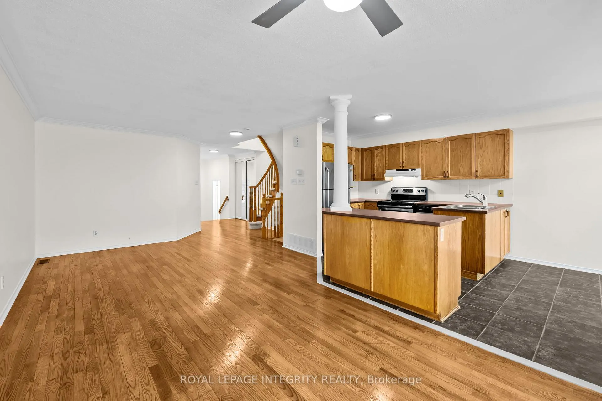 Photo 8 of 9 Flowertree Crescent, Ottawa, Kanata - Emerald Meadows/Trailwest — HOMEH