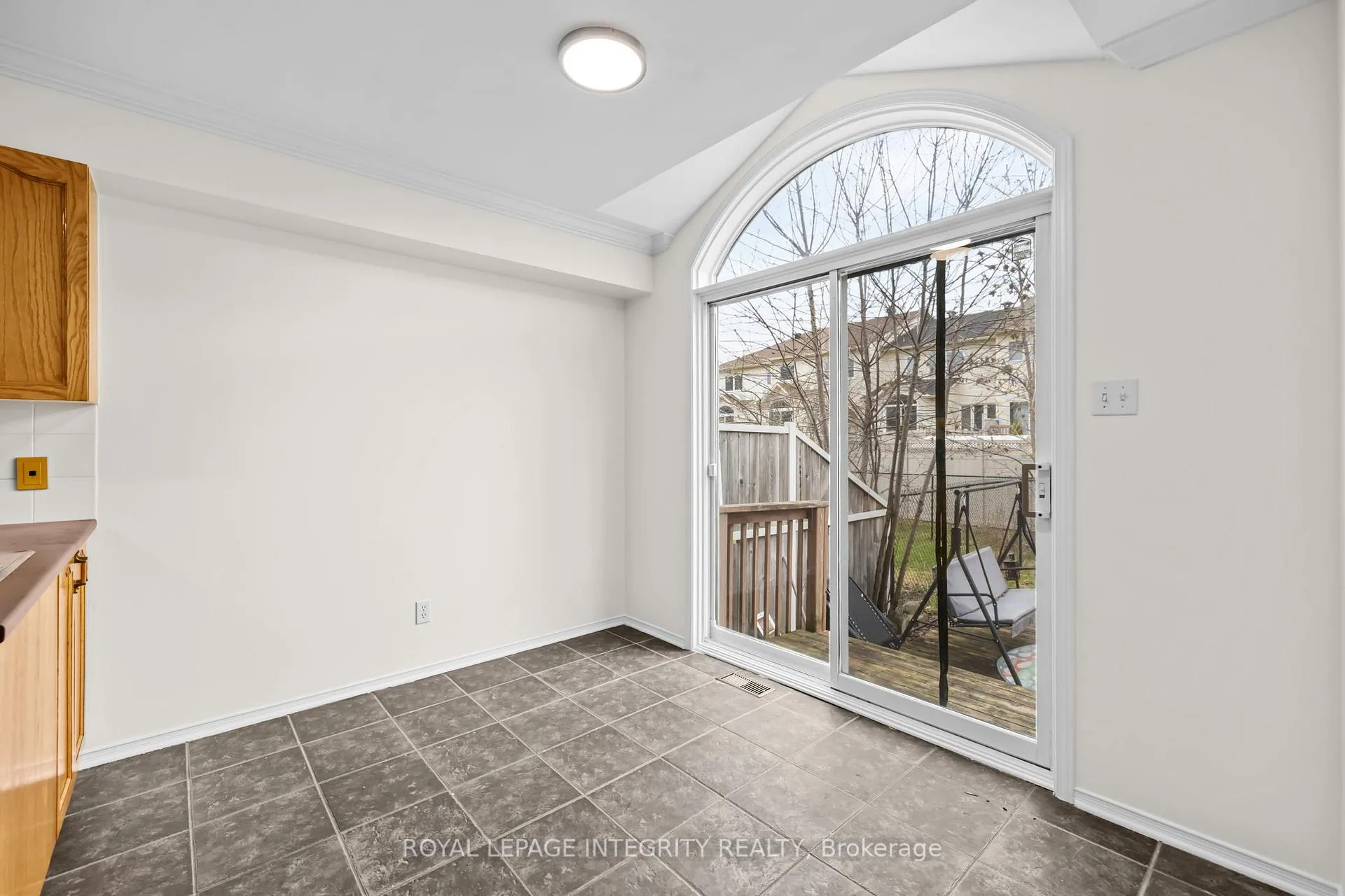 Photo 10 of 9 Flowertree Crescent, Ottawa, Kanata - Emerald Meadows/Trailwest — HOMEH