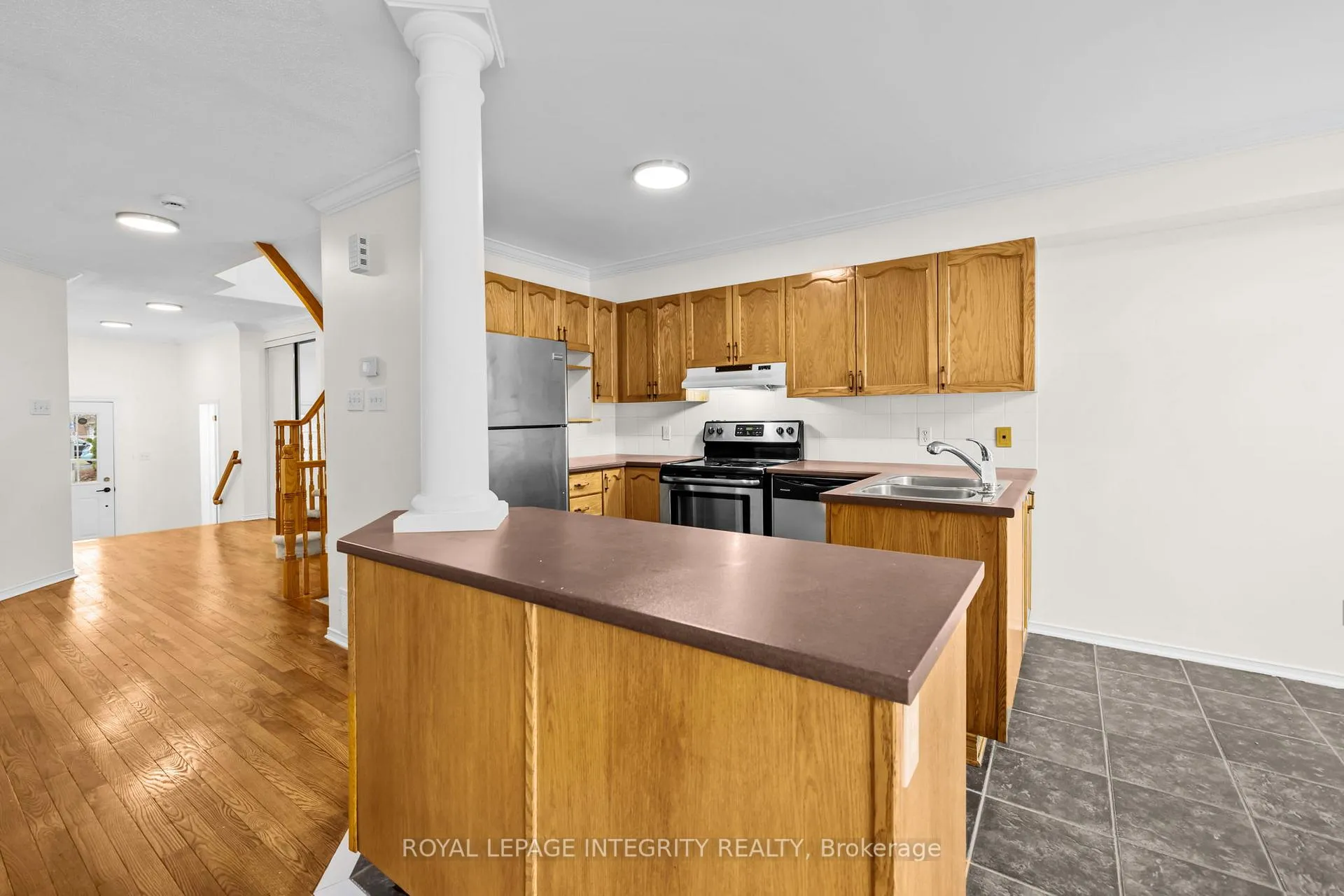 Photo 11 of 9 Flowertree Crescent, Ottawa, Kanata - Emerald Meadows/Trailwest — HOMEH