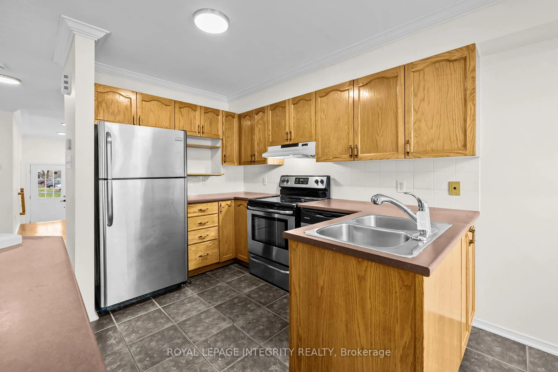 Photo 12 of 9 Flowertree Crescent, Ottawa, Kanata - Emerald Meadows/Trailwest — HOMEH