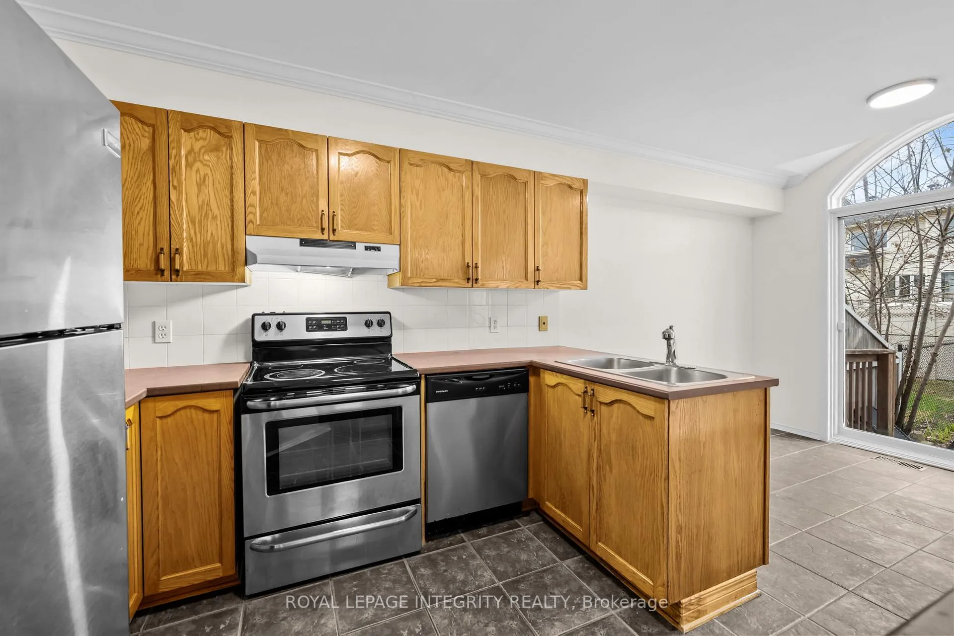 Photo 13 of 9 Flowertree Crescent, Ottawa, Kanata - Emerald Meadows/Trailwest — HOMEH