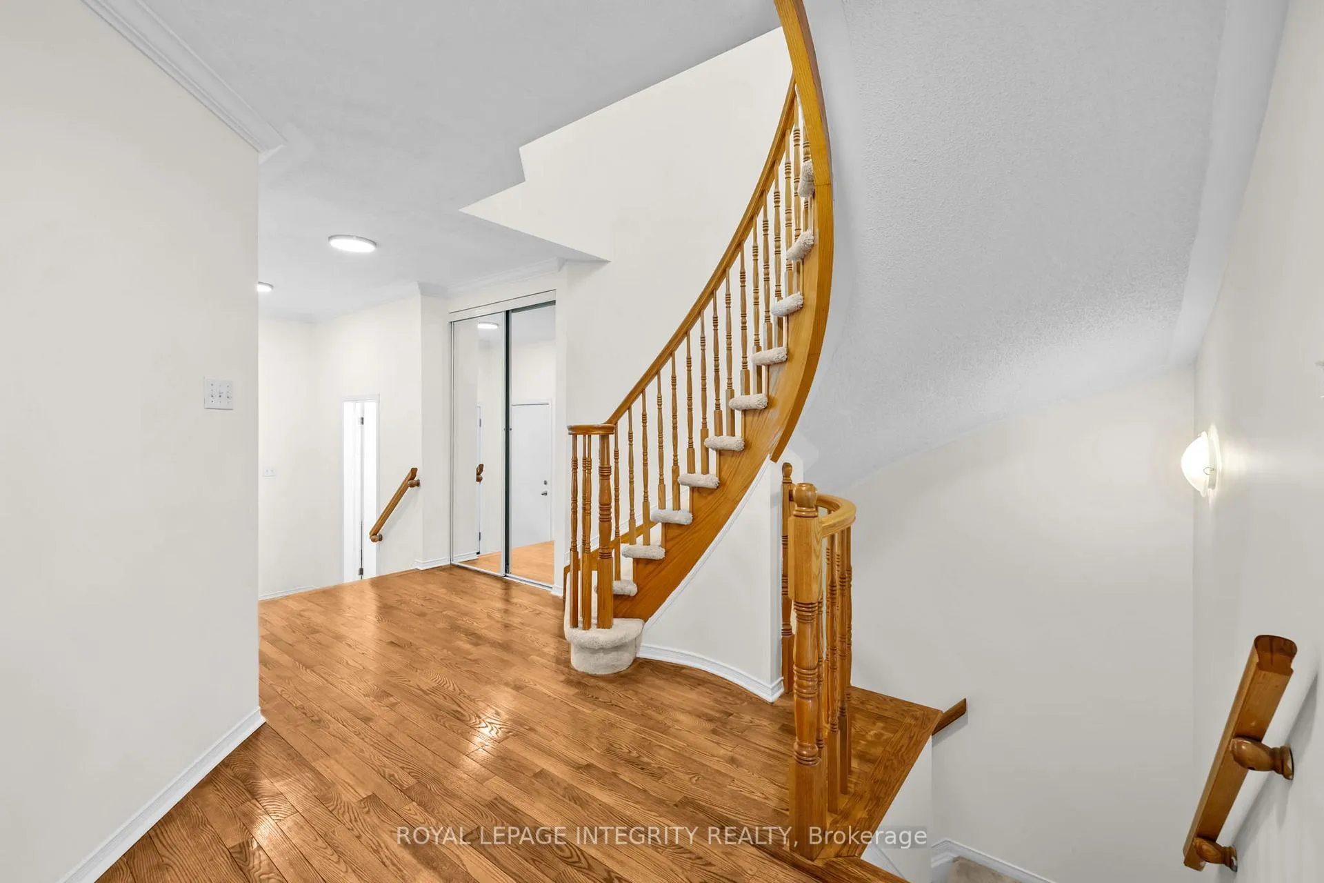 Photo 15 of 9 Flowertree Crescent, Ottawa, Kanata - Emerald Meadows/Trailwest — HOMEH