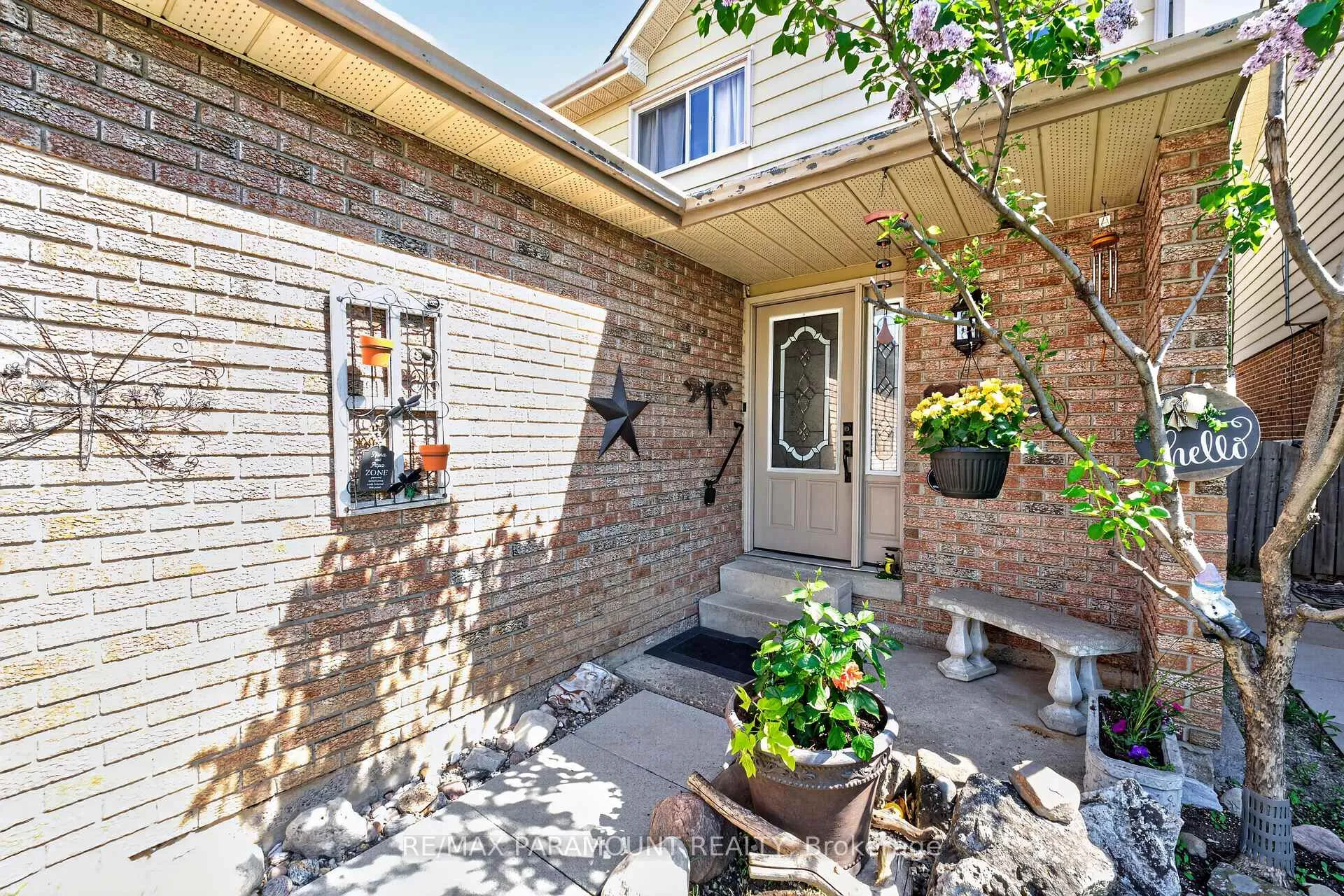 Photo 3 of 186 Weybridge Trail, Brampton, Madoc — HOMEH