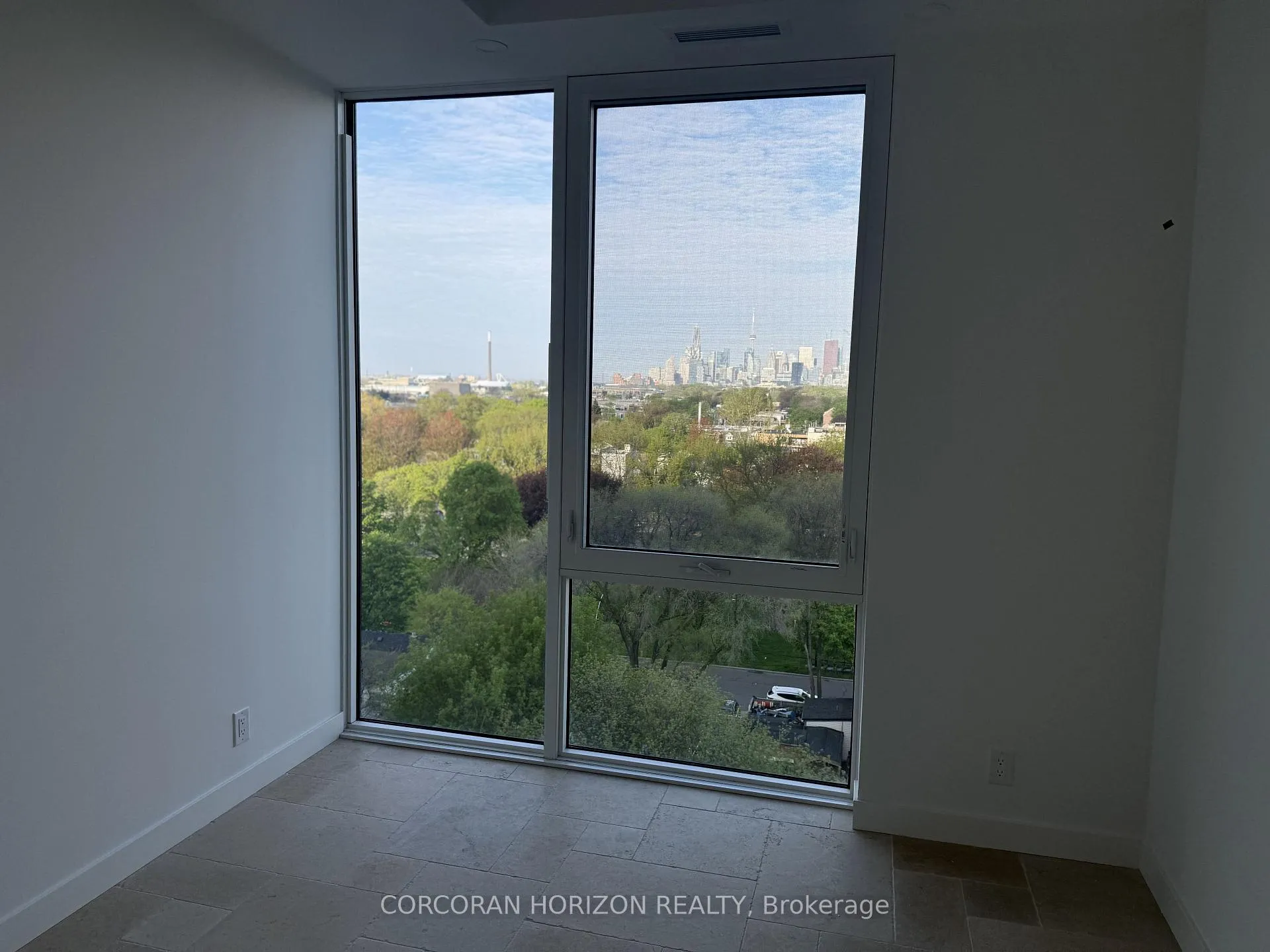 Photo 9 of Unit 819, 1050 Eastern Avenue, Toronto, Greenwood-Coxwell — HOMEH