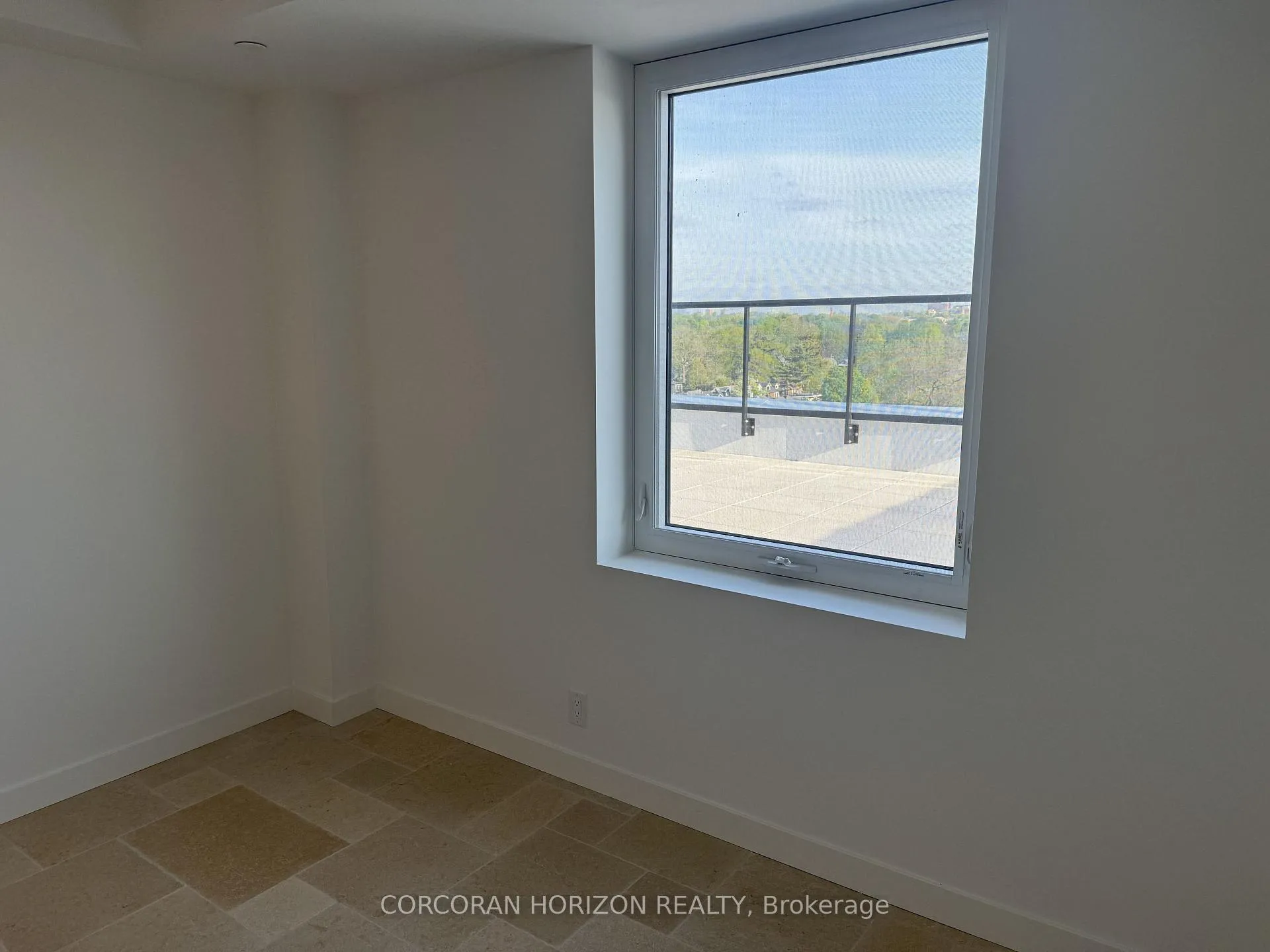 Photo 10 of Unit 819, 1050 Eastern Avenue, Toronto, Greenwood-Coxwell — HOMEH