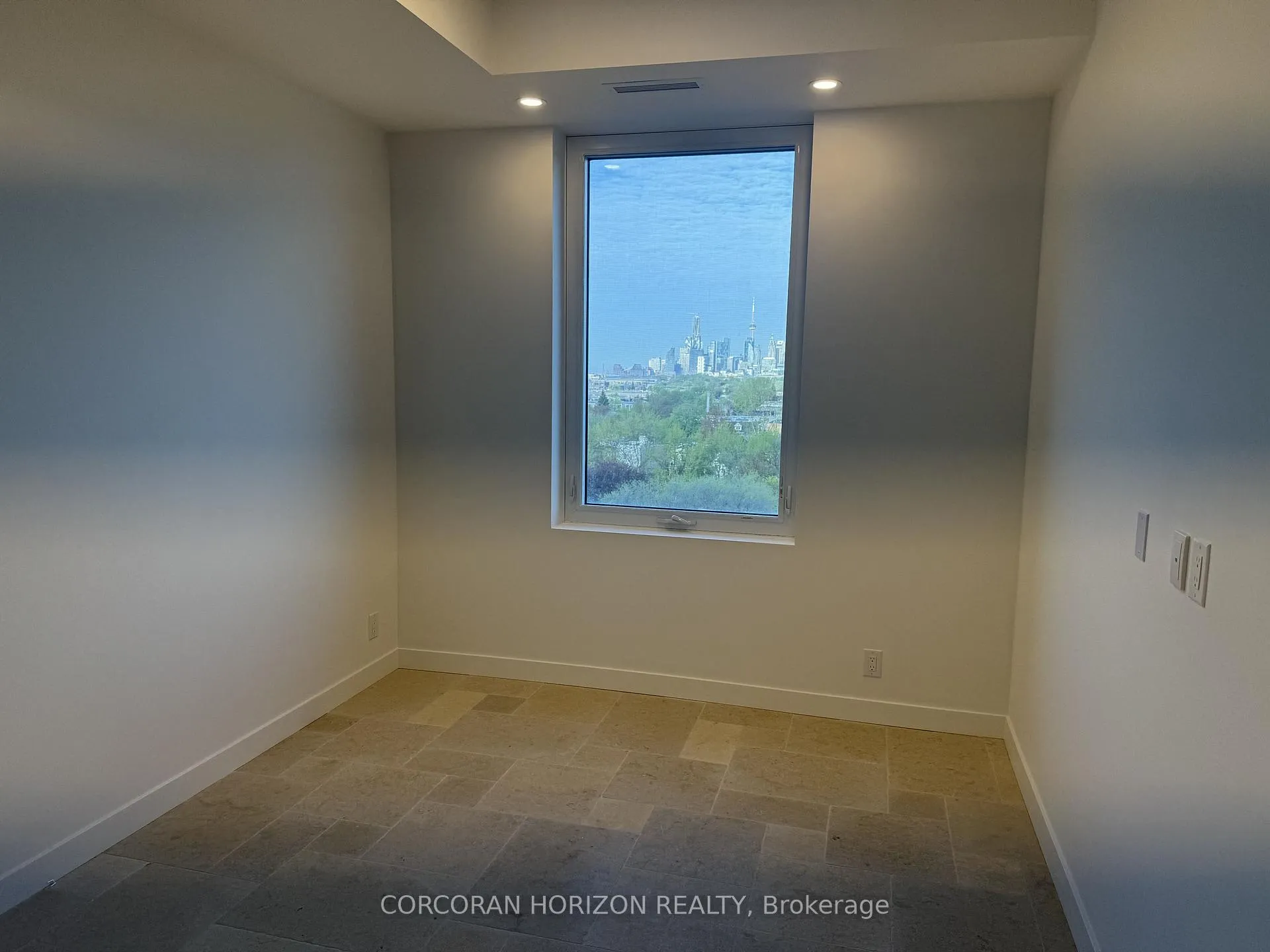 Photo 13 of Unit 819, 1050 Eastern Avenue, Toronto, Greenwood-Coxwell — HOMEH
