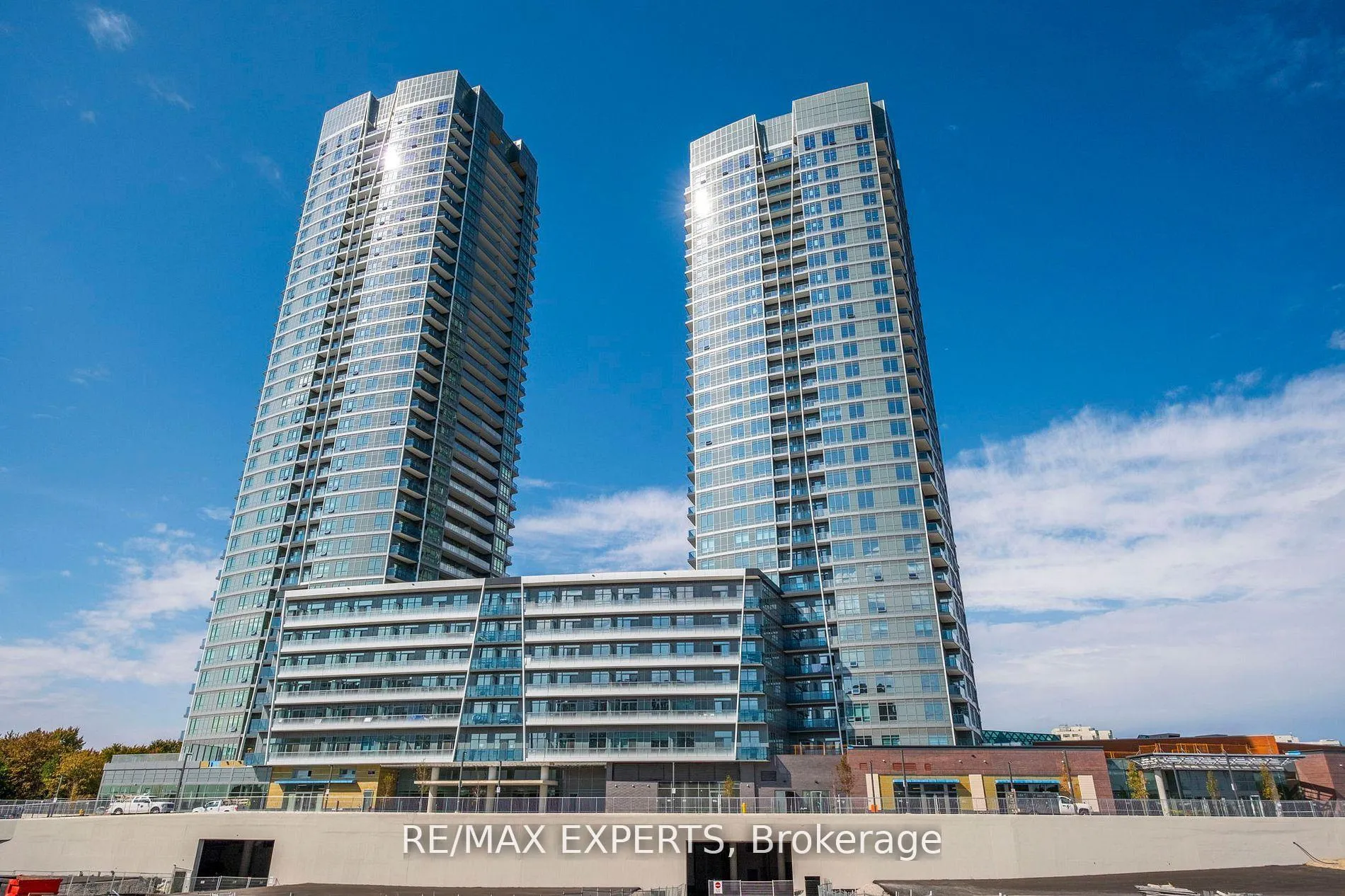 Photo 2 of Unit B1504, 50 Upper Mall Way, Vaughan, Brownridge — HOMEH