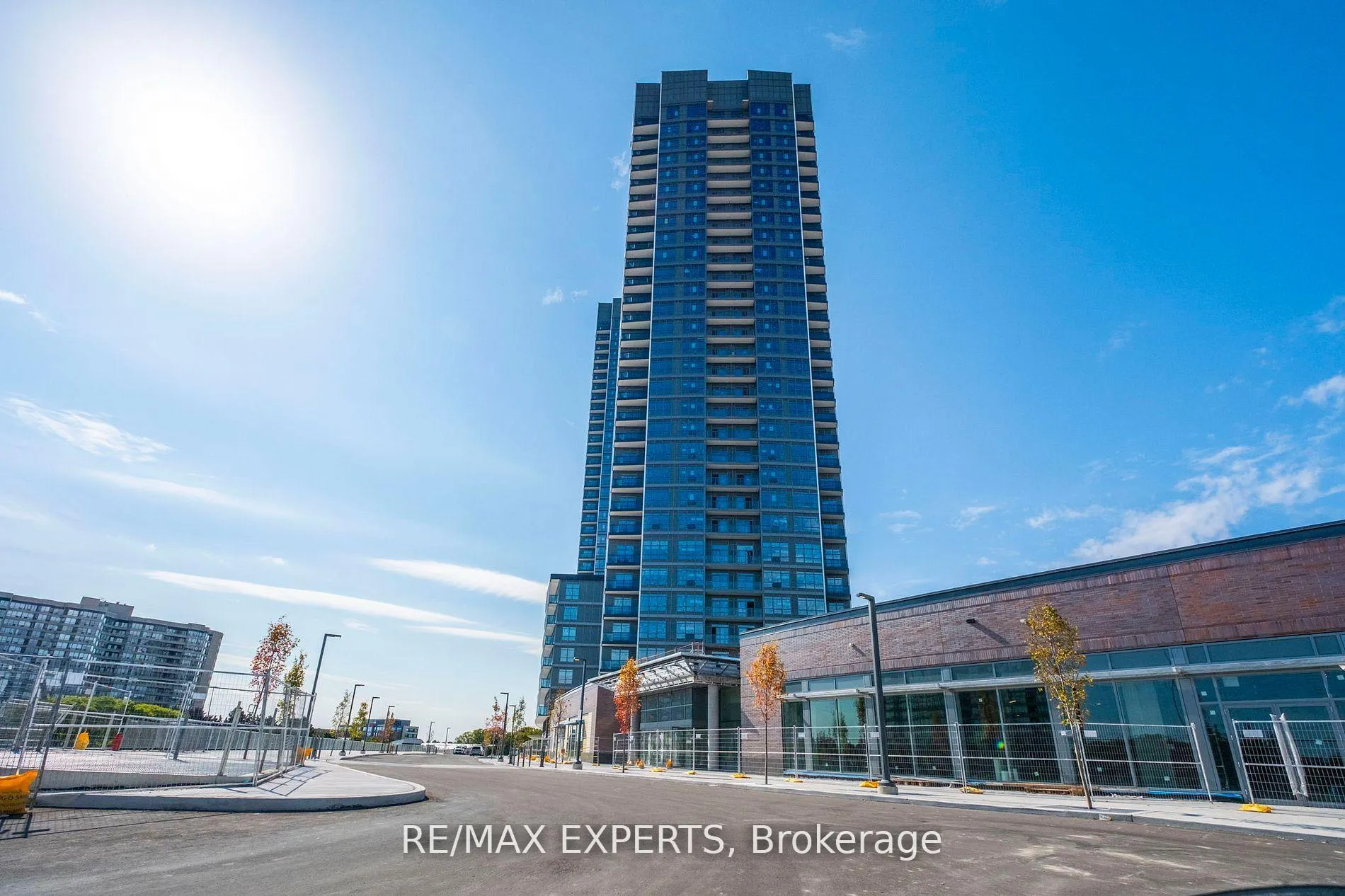 Photo 3 of Unit B1504, 50 Upper Mall Way, Vaughan, Brownridge — HOMEH