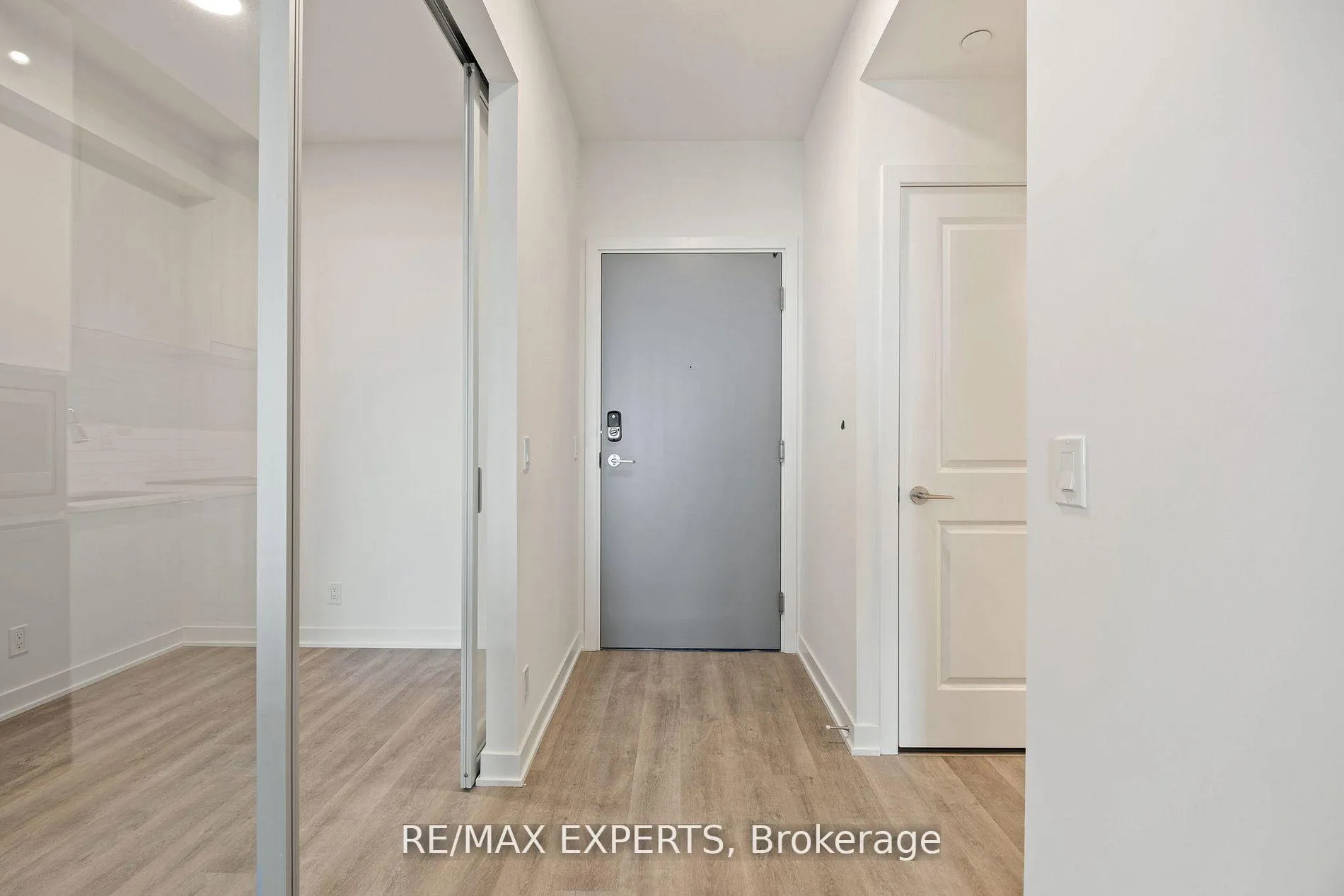 Photo 10 of Unit B1504, 50 Upper Mall Way, Vaughan, Brownridge — HOMEH