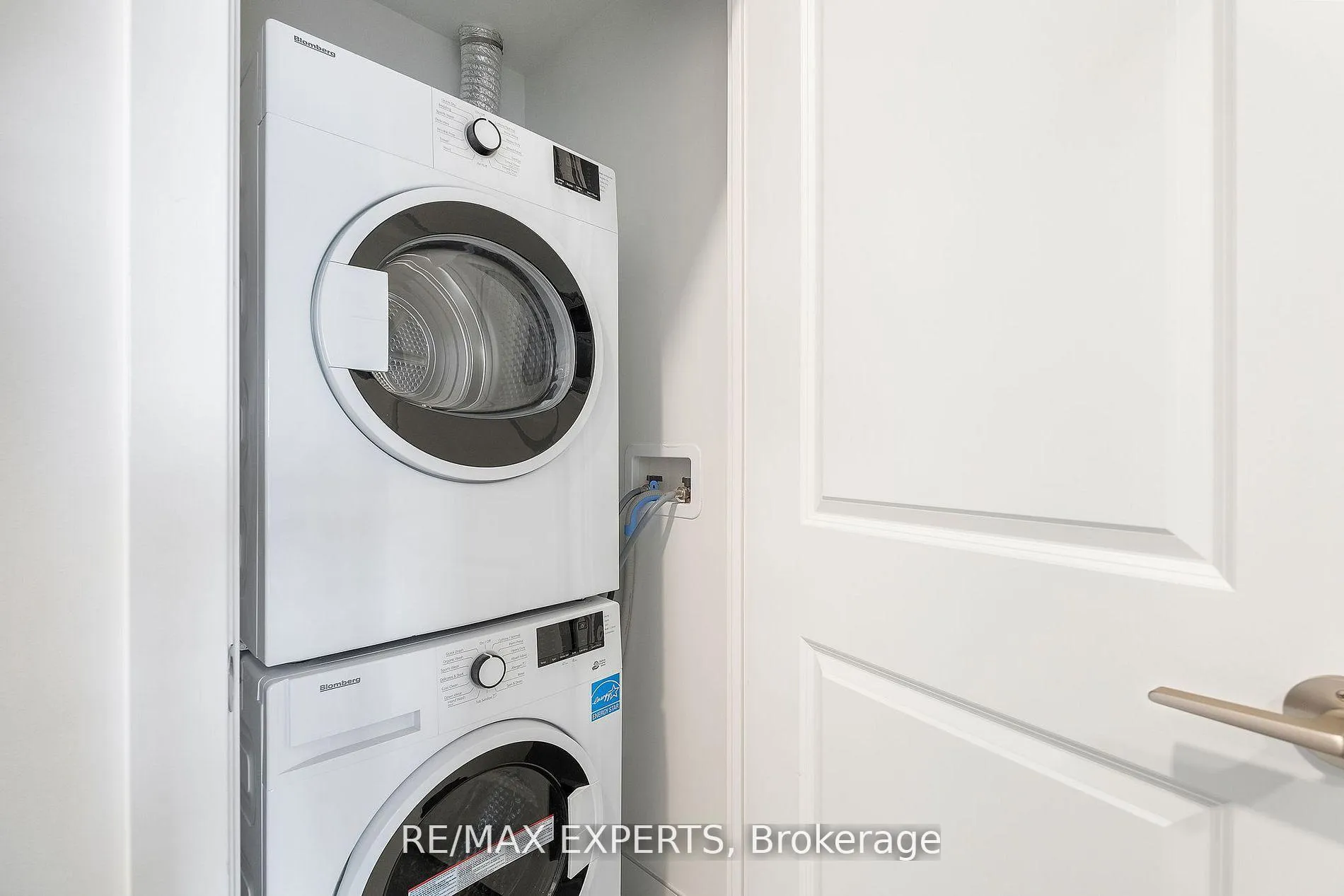 Photo 12 of Unit B1504, 50 Upper Mall Way, Vaughan, Brownridge — HOMEH