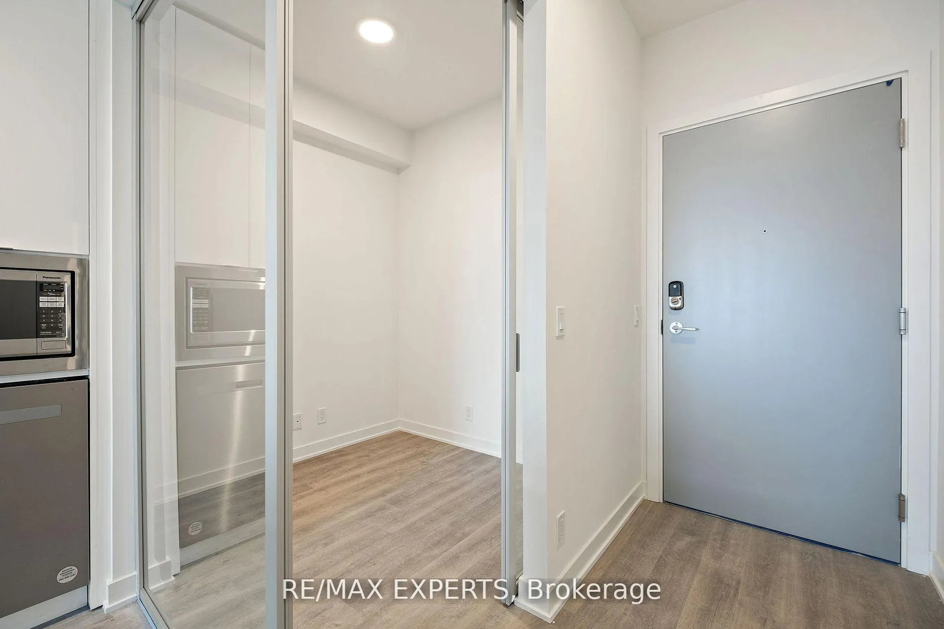 Photo 15 of Unit B1504, 50 Upper Mall Way, Vaughan, Brownridge — HOMEH