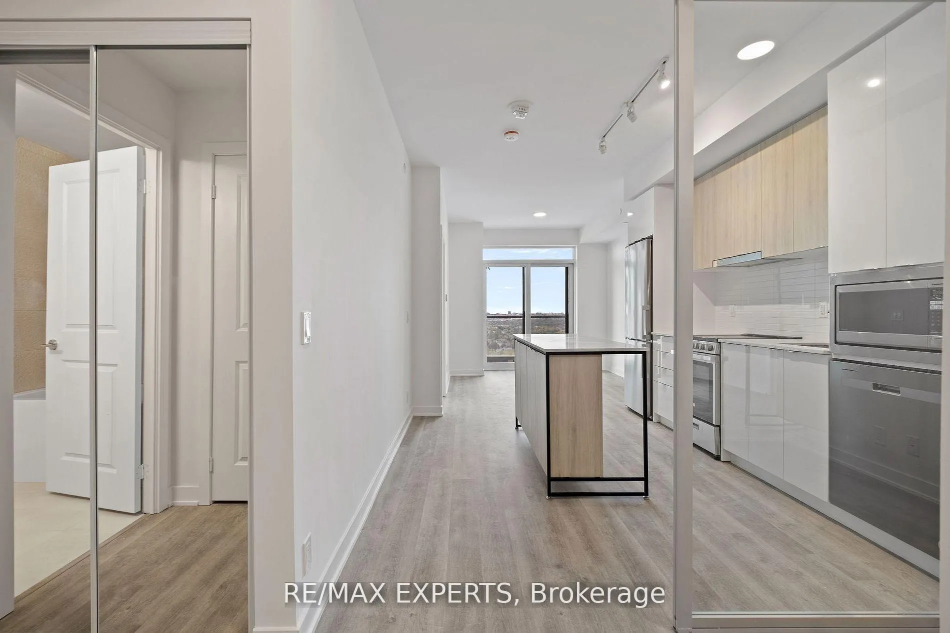Photo 18 of Unit B1504, 50 Upper Mall Way, Vaughan, Brownridge — HOMEH