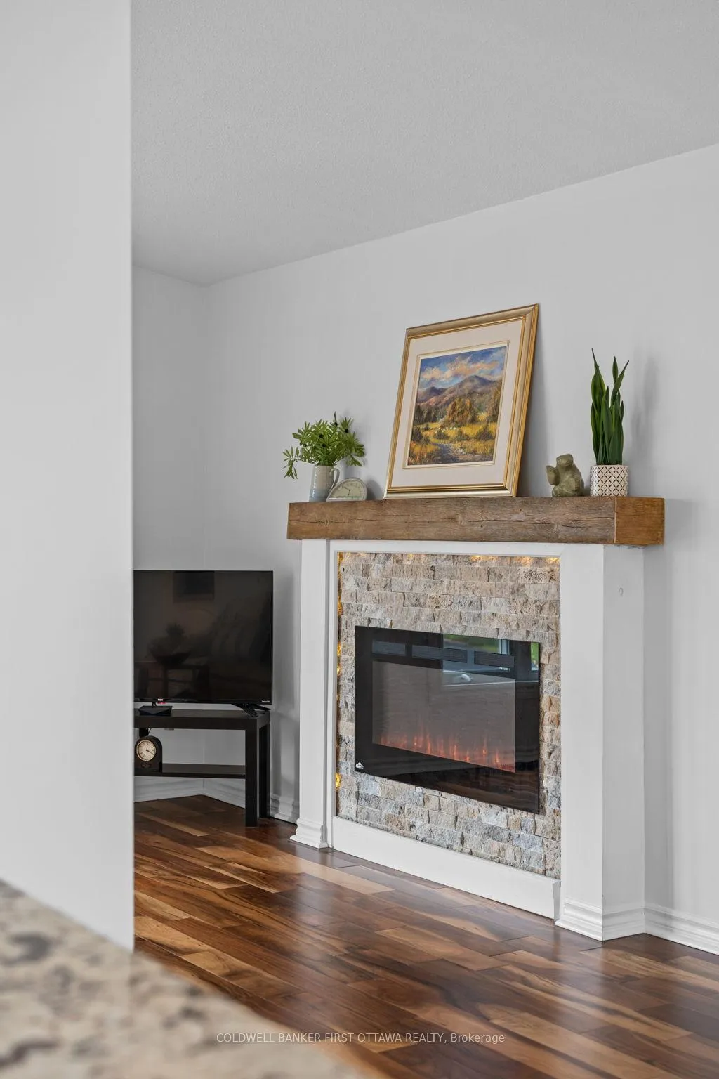 Photo 10 of 14 Cramer Drive, Ottawa, Sheahan Estates/Trend Village — HOMEH