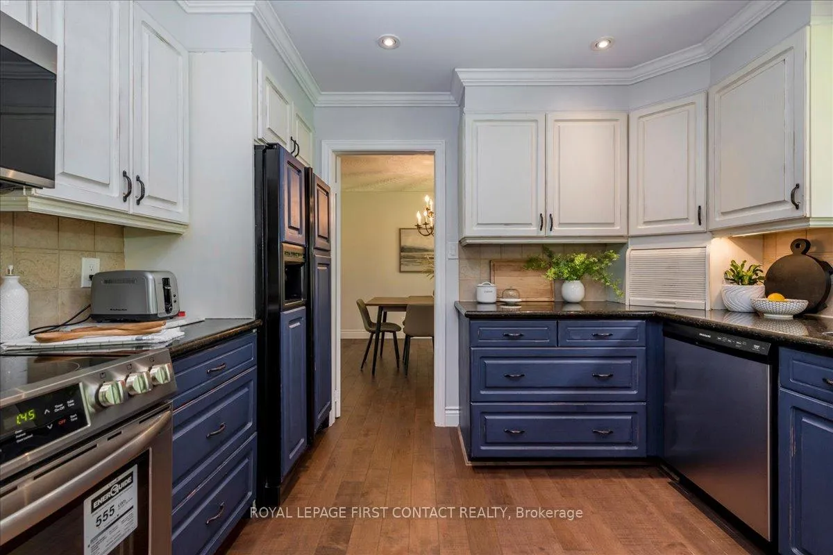 Photo 8 of 11 Forestwood Lane, Barrie, South Shore — HOMEH