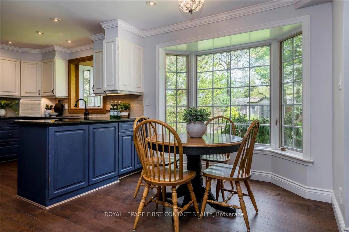 Photo 13 of 11 Forestwood Lane, Barrie, South Shore — HOMEH
