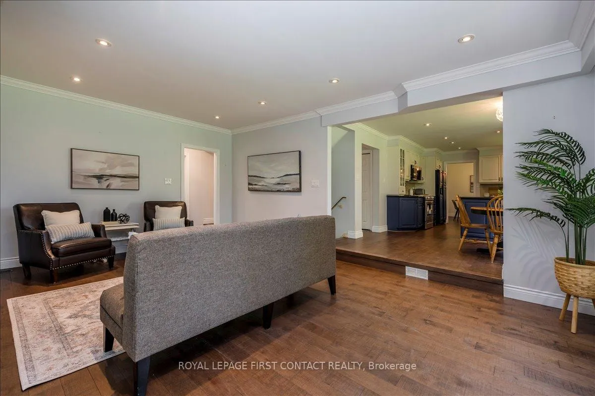 Photo 14 of 11 Forestwood Lane, Barrie, South Shore — HOMEH