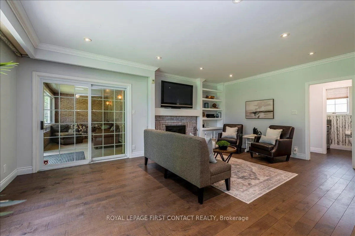 Photo 16 of 11 Forestwood Lane, Barrie, South Shore — HOMEH