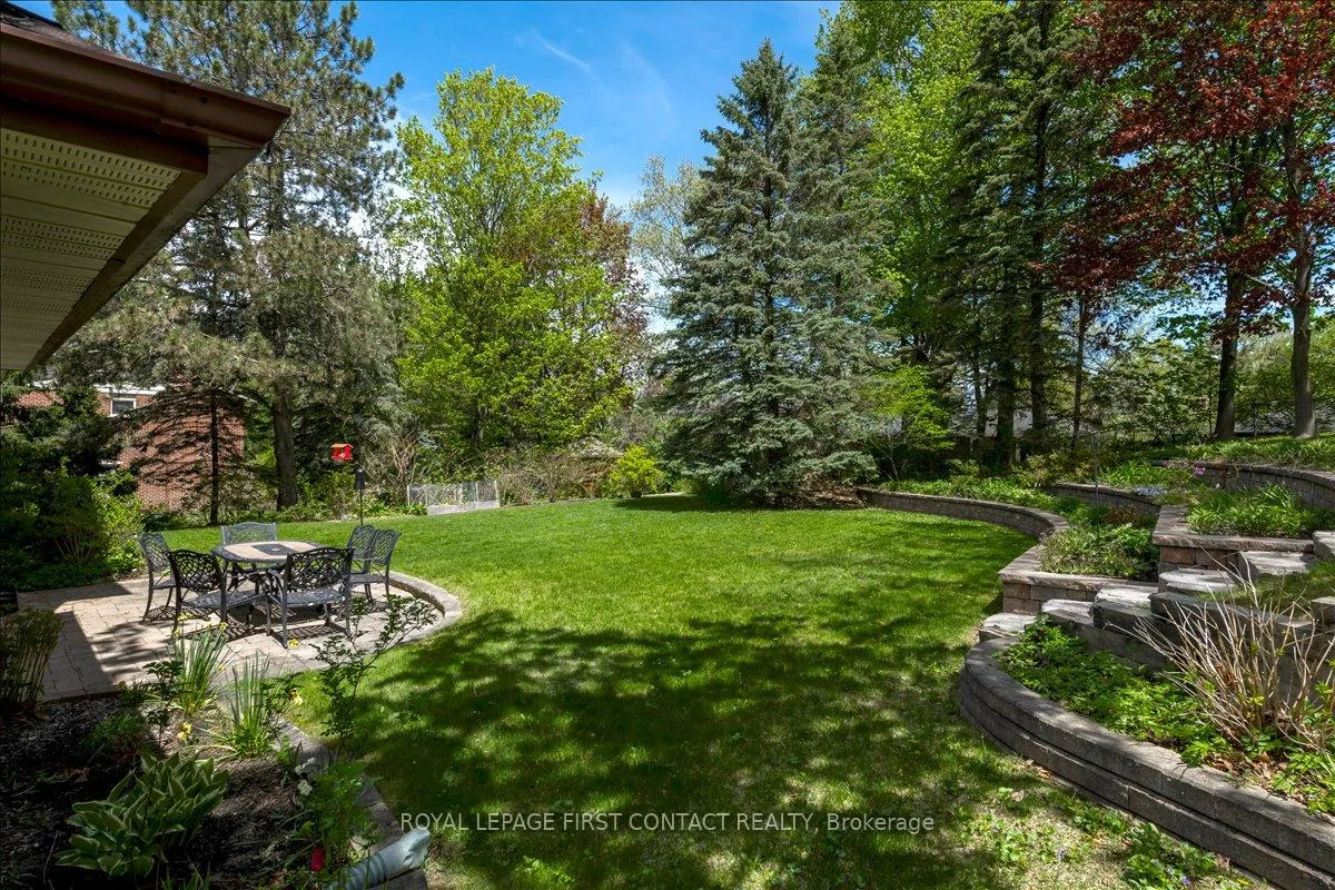 Photo 36 of 11 Forestwood Lane, Barrie, South Shore — HOMEH