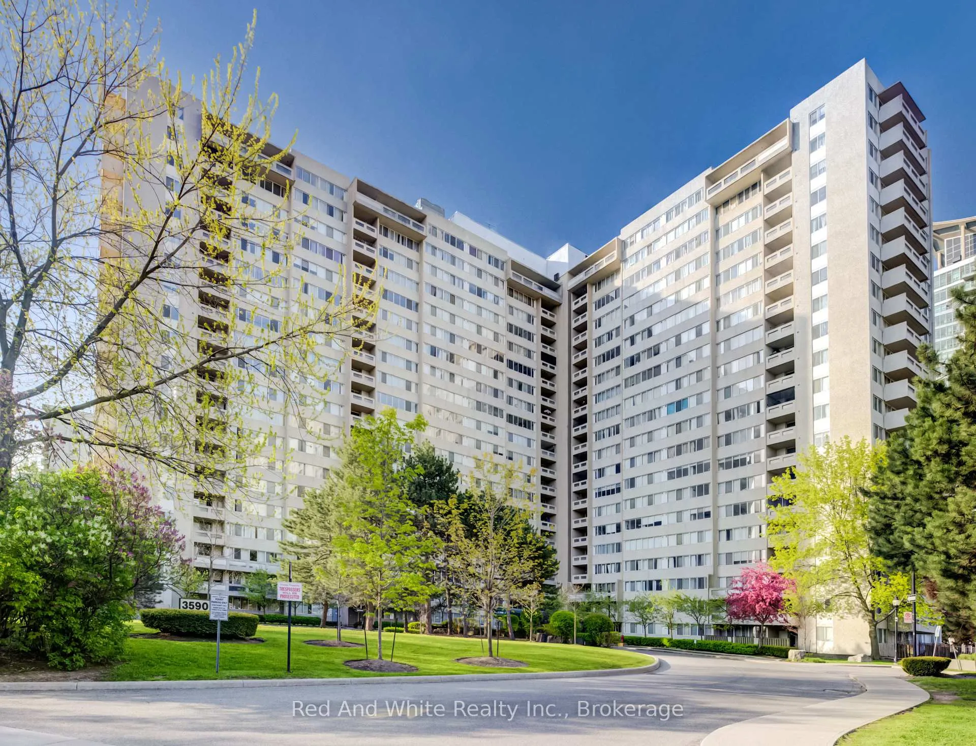 Photo of Unit 2013, 3590 Kaneff Crescent