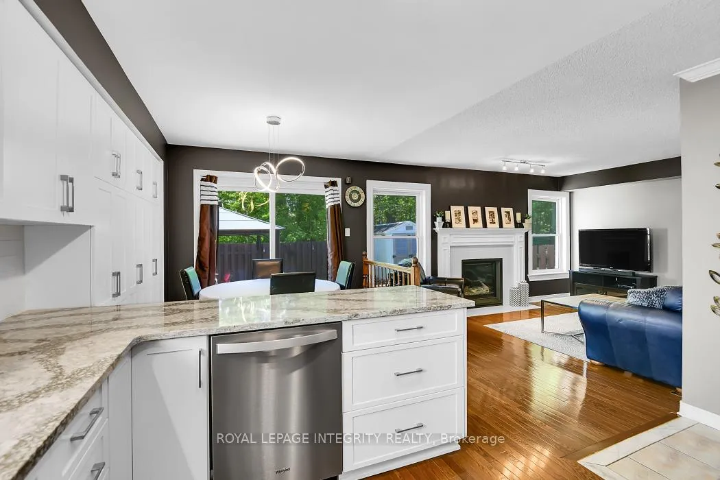 Photo 10 of 97 Grenadier Way, Ottawa, Barrhaven - Longfields — HOMEH