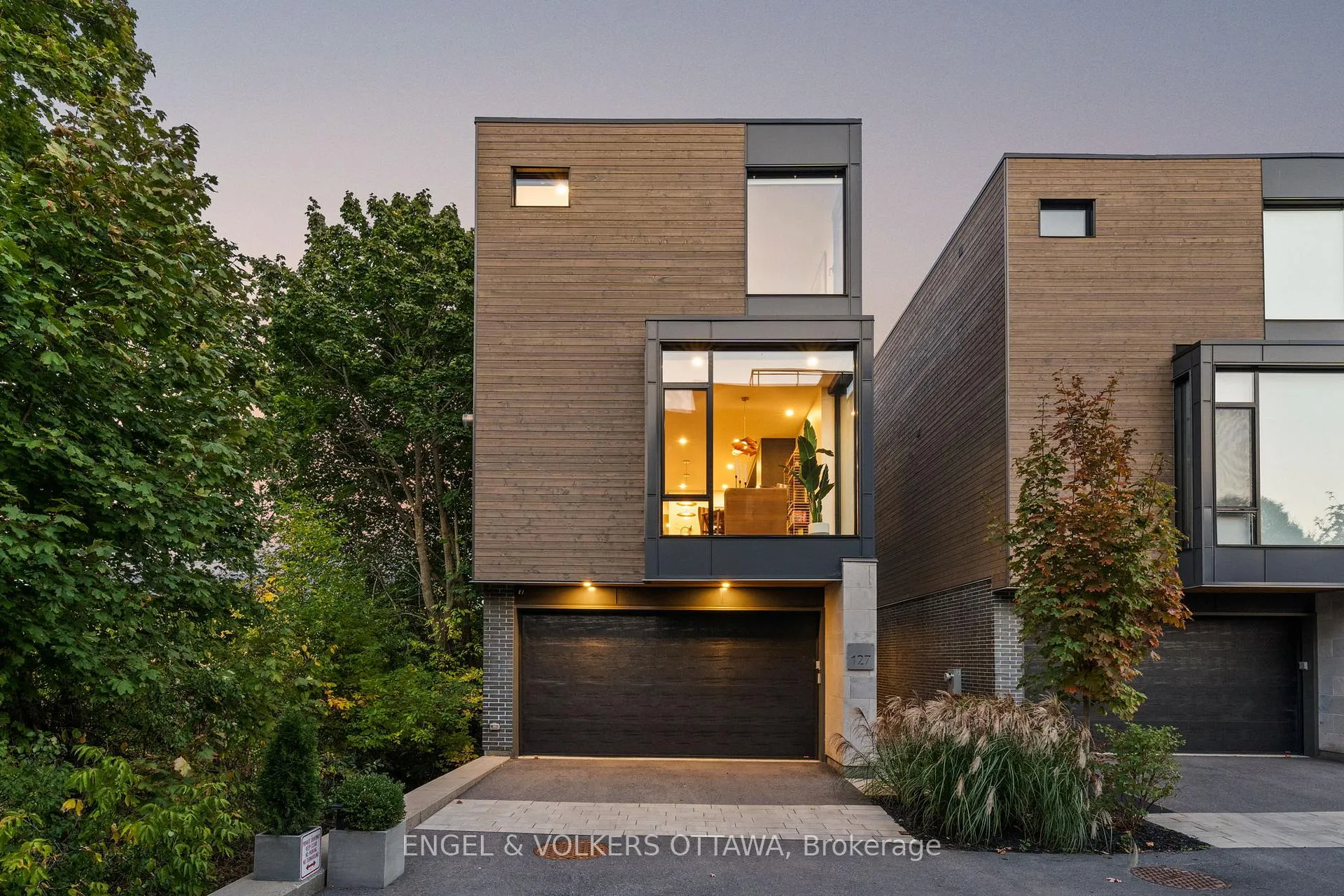 Front of 127 Peridot Private