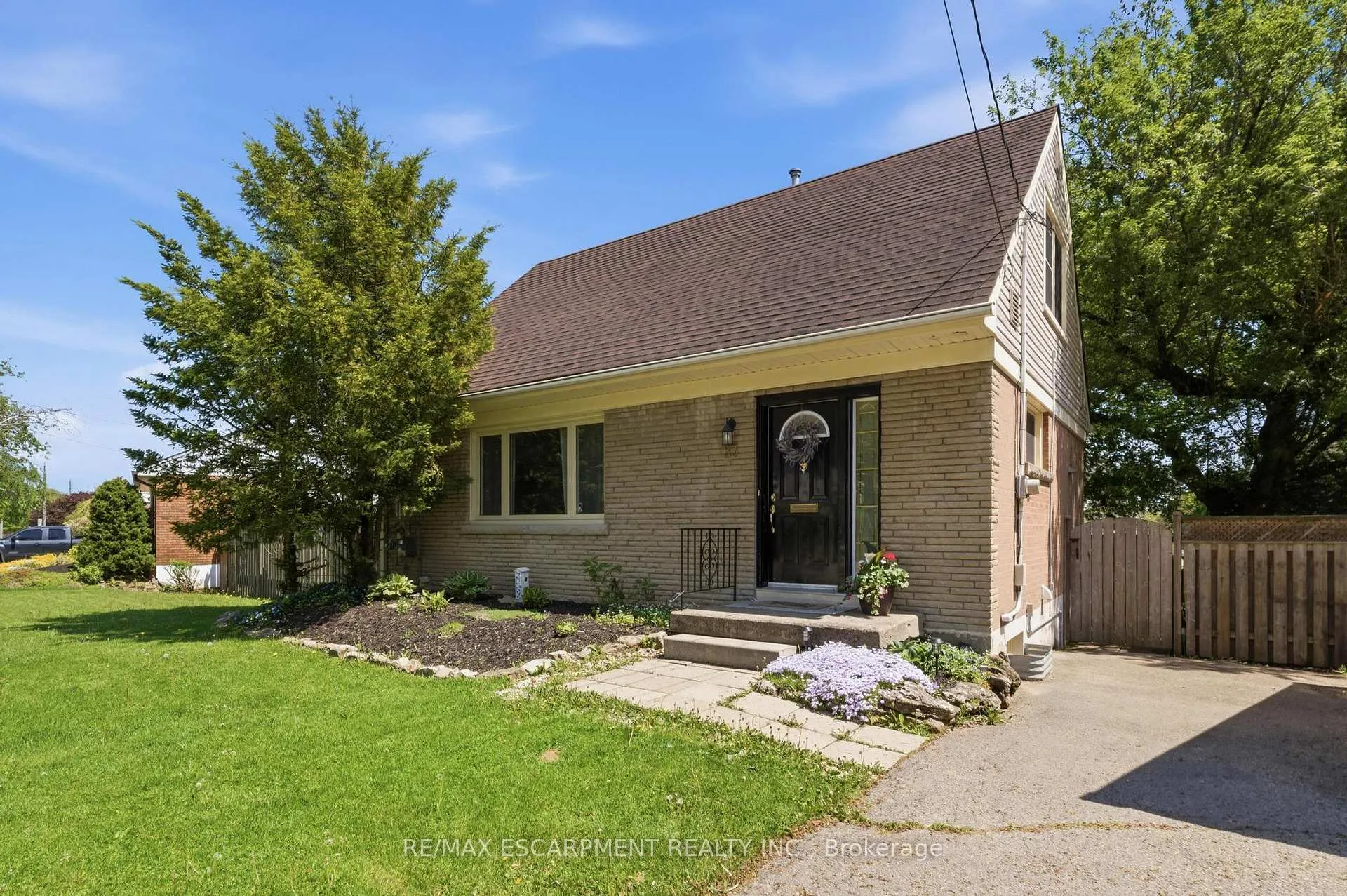Photo 2 of 23 Marion Crescent, Hamilton, Dundas — HOMEH